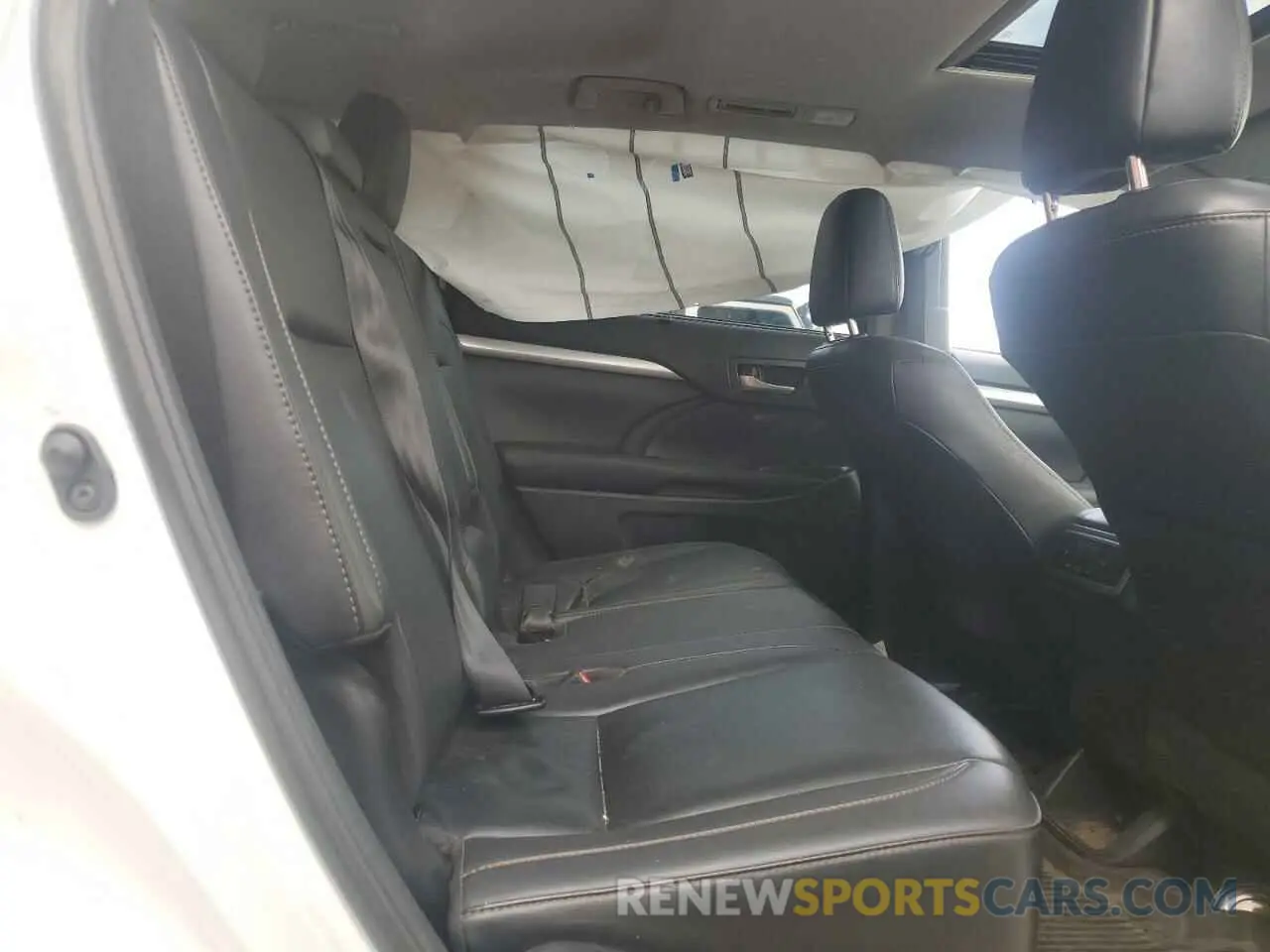 11 Photograph of a damaged car 5TDJZRFH7KS566569 TOYOTA HIGHLANDER 2019
