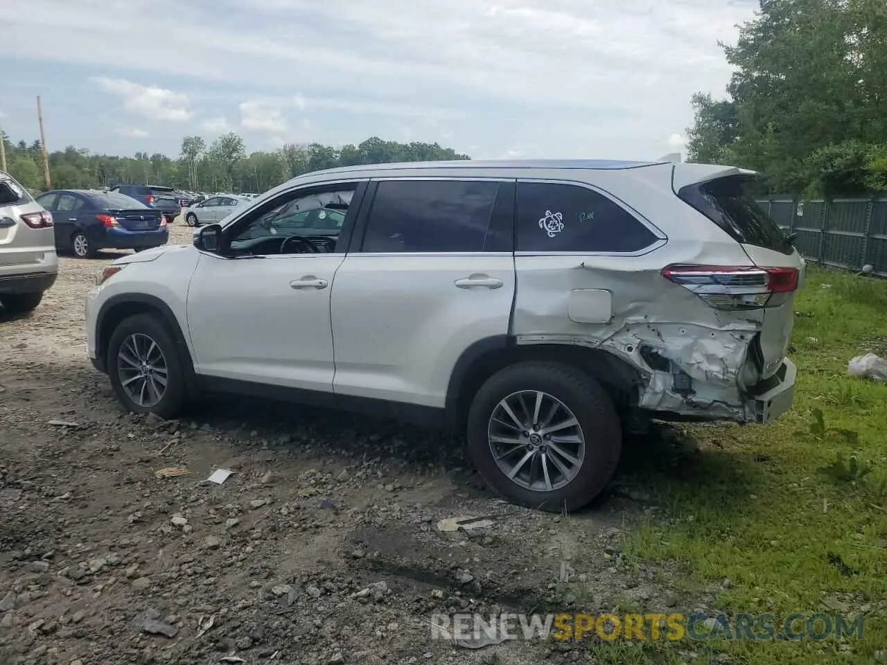 2 Photograph of a damaged car 5TDJZRFH7KS566569 TOYOTA HIGHLANDER 2019