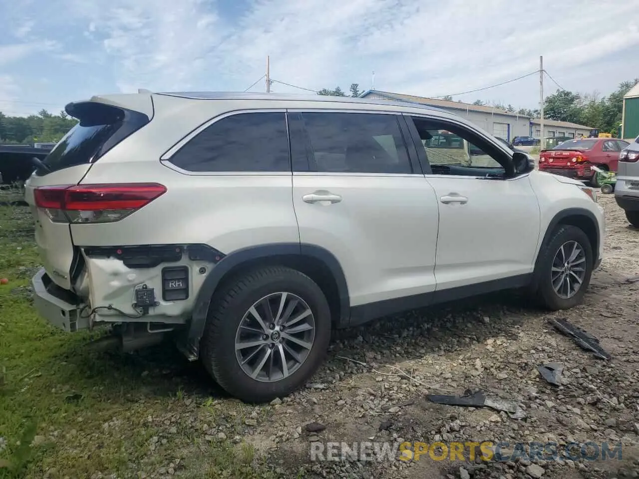3 Photograph of a damaged car 5TDJZRFH7KS566569 TOYOTA HIGHLANDER 2019