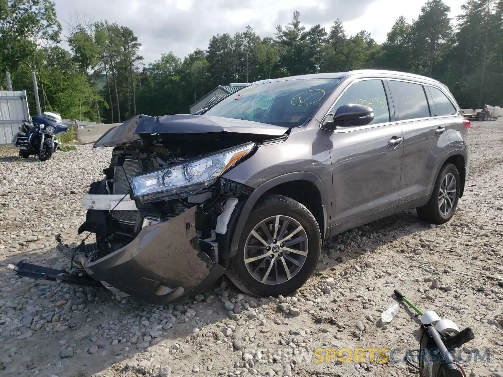 2 Photograph of a damaged car 5TDJZRFH7KS570945 TOYOTA HIGHLANDER 2019