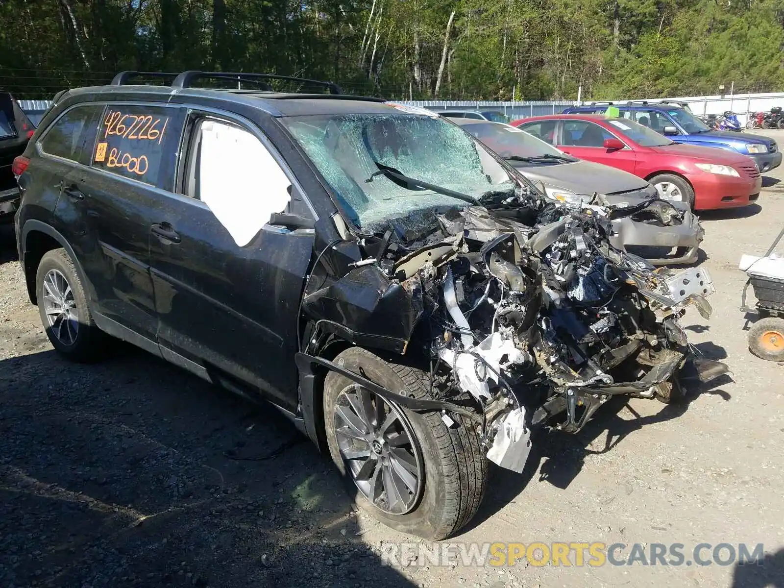 1 Photograph of a damaged car 5TDJZRFH7KS576759 TOYOTA HIGHLANDER 2019