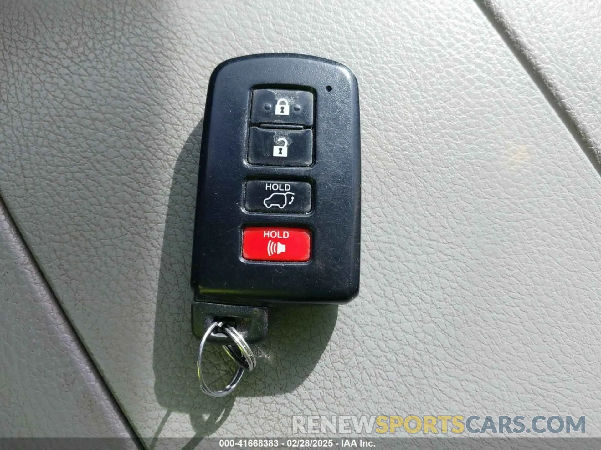 11 Photograph of a damaged car 5TDJZRFH7KS588393 TOYOTA HIGHLANDER 2019