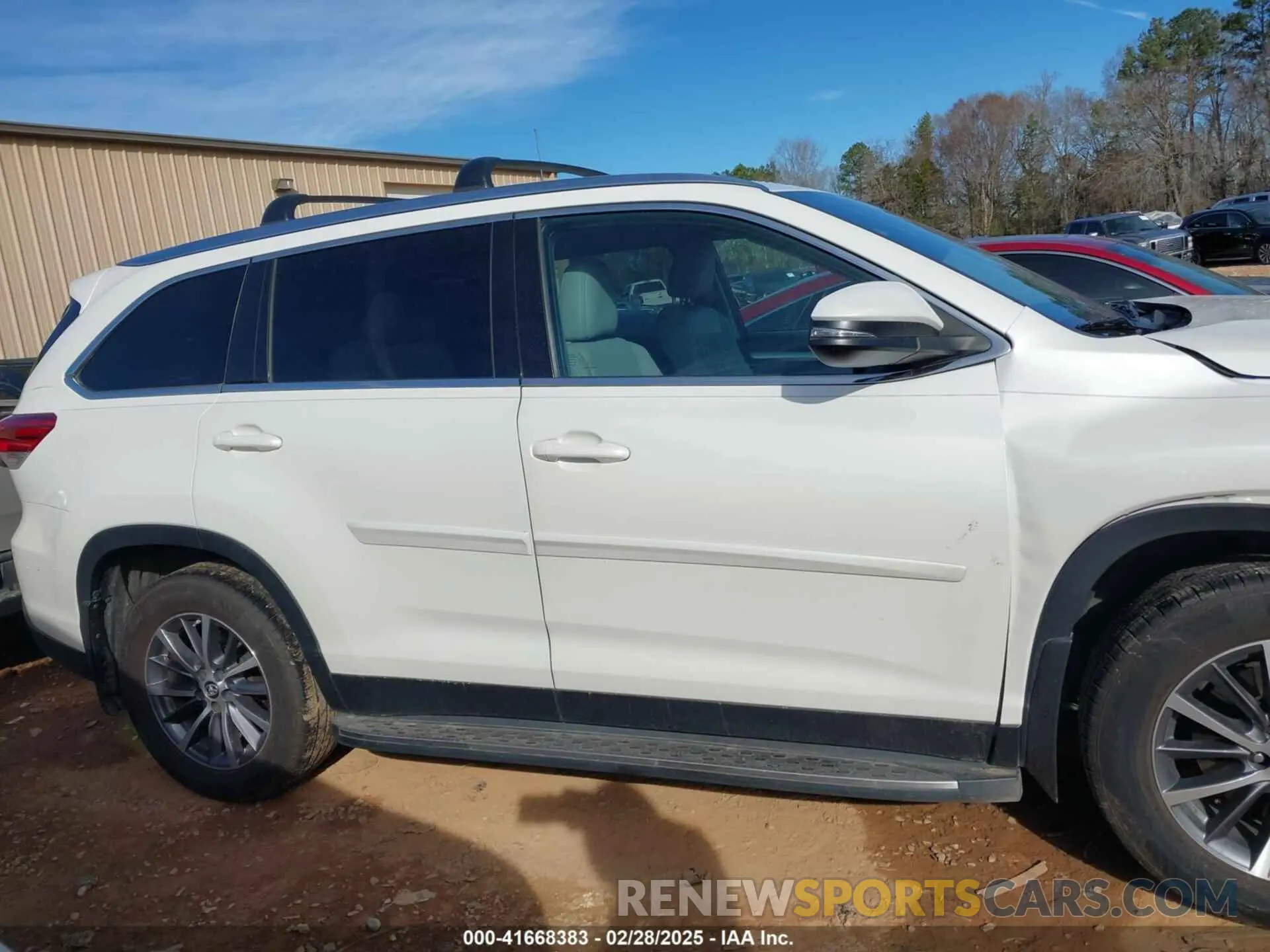 13 Photograph of a damaged car 5TDJZRFH7KS588393 TOYOTA HIGHLANDER 2019