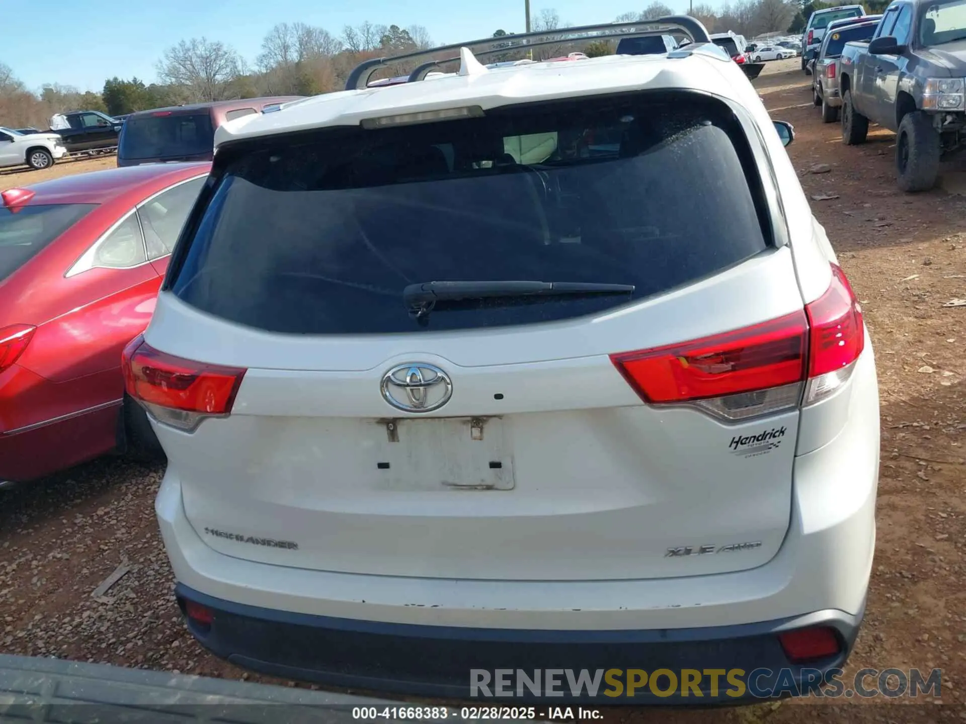 16 Photograph of a damaged car 5TDJZRFH7KS588393 TOYOTA HIGHLANDER 2019