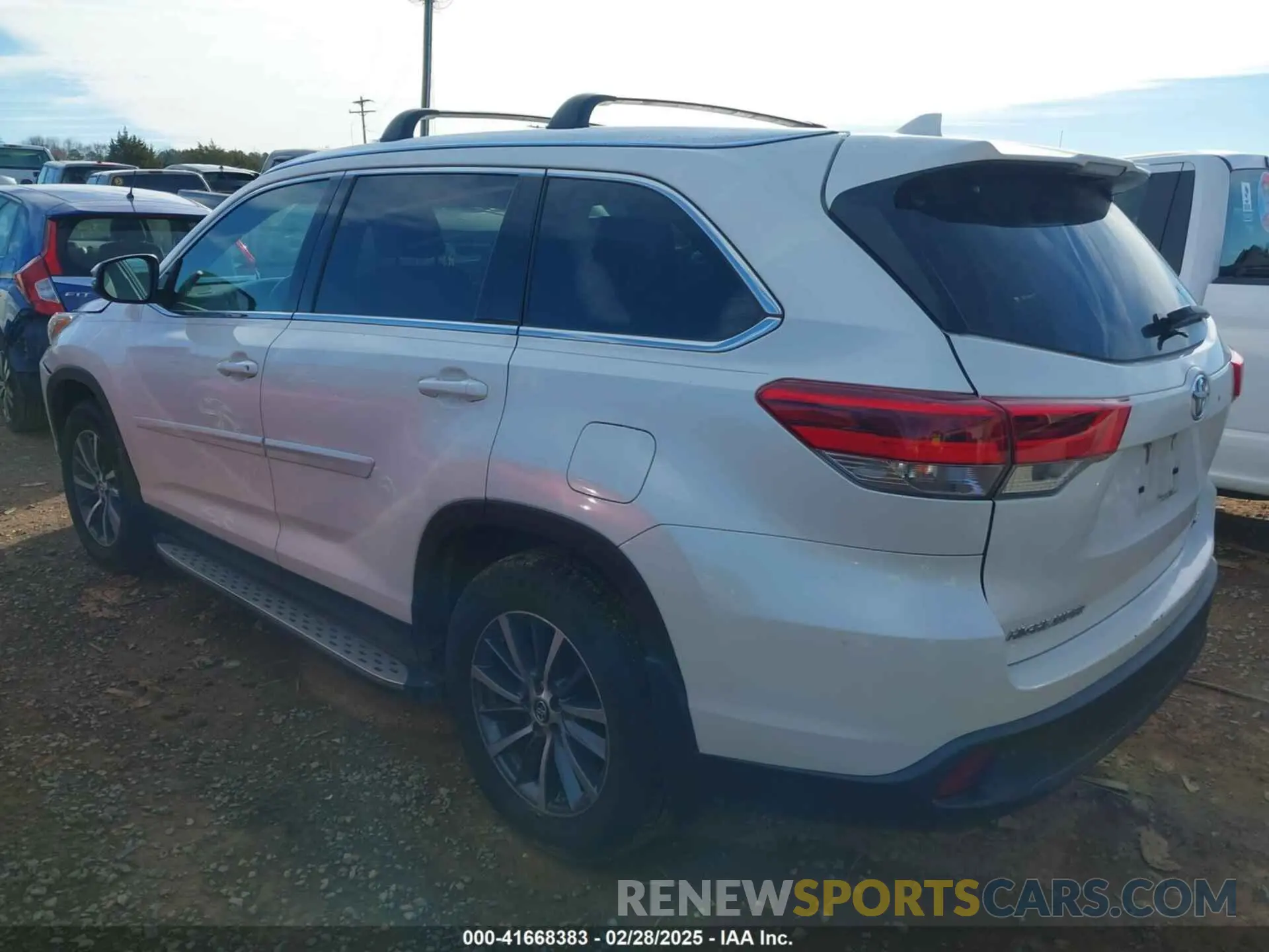 3 Photograph of a damaged car 5TDJZRFH7KS588393 TOYOTA HIGHLANDER 2019
