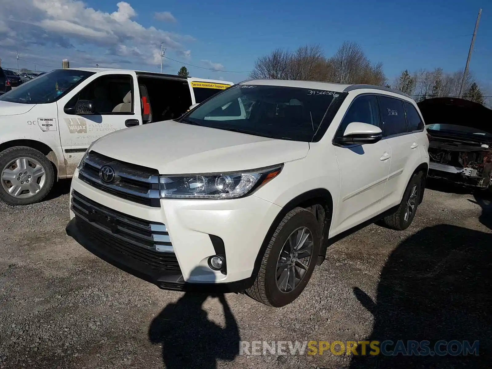 2 Photograph of a damaged car 5TDJZRFH7KS591780 TOYOTA HIGHLANDER 2019