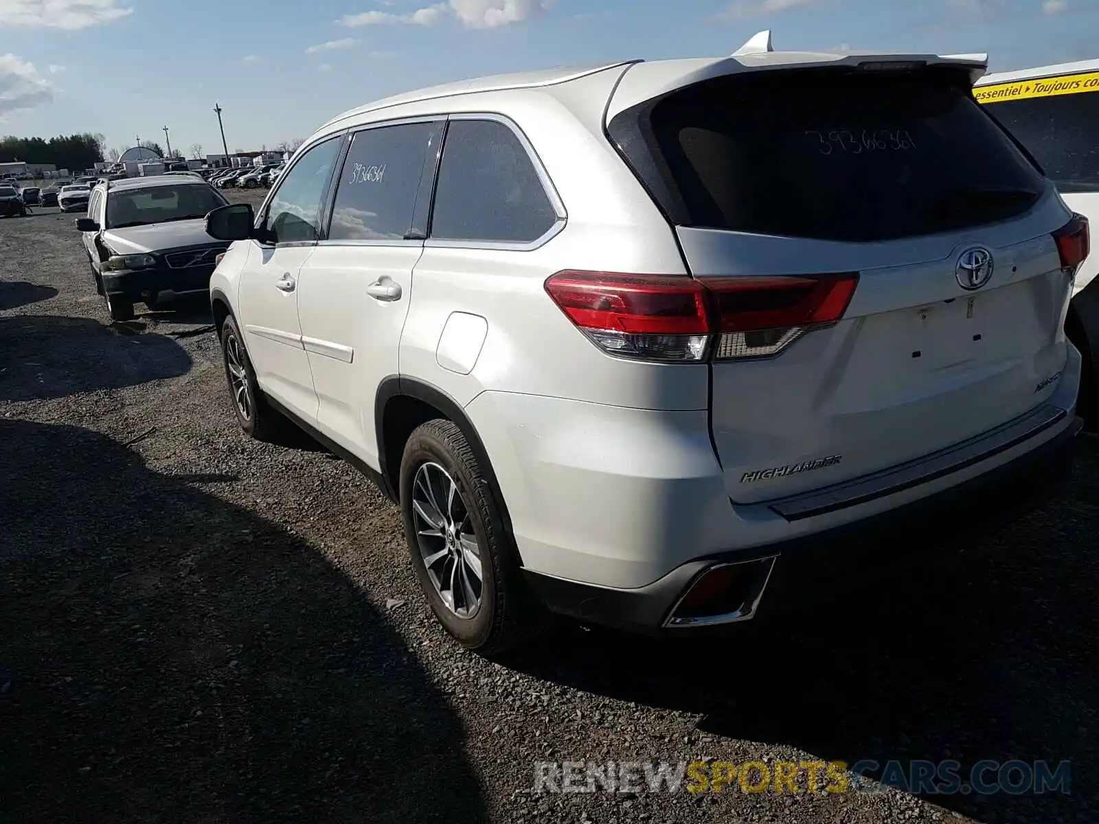 3 Photograph of a damaged car 5TDJZRFH7KS591780 TOYOTA HIGHLANDER 2019