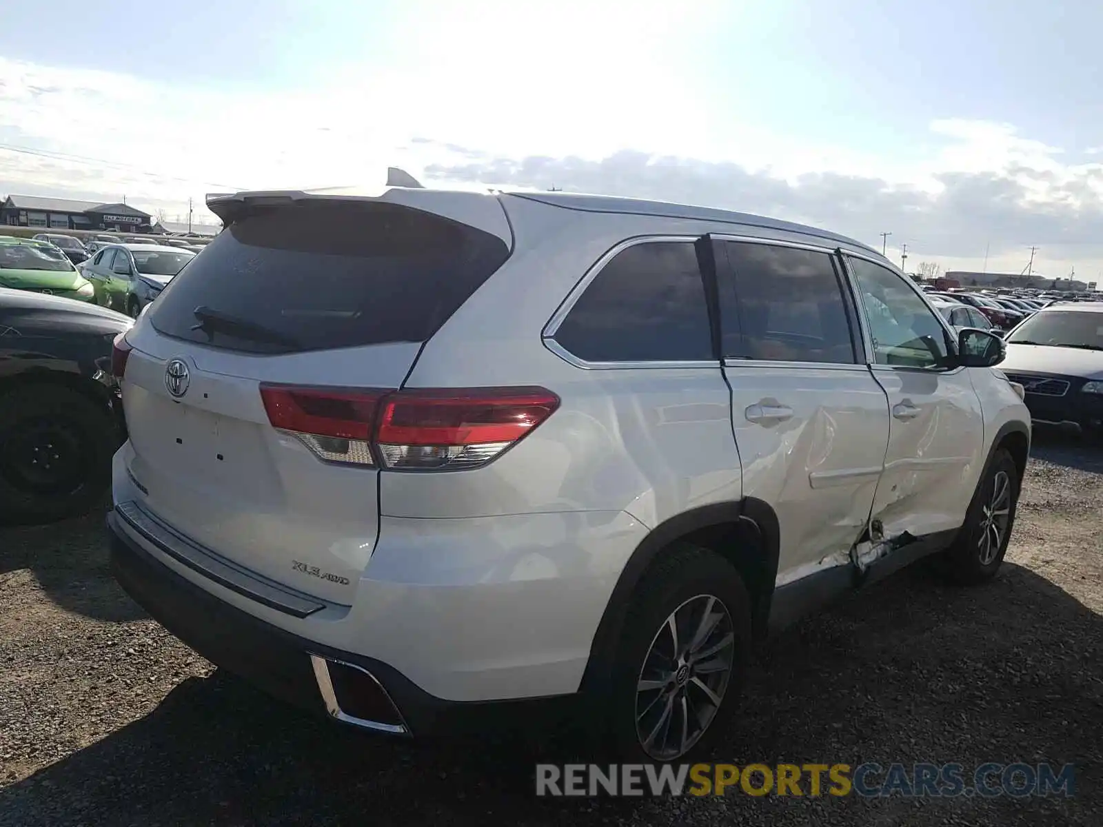 4 Photograph of a damaged car 5TDJZRFH7KS591780 TOYOTA HIGHLANDER 2019