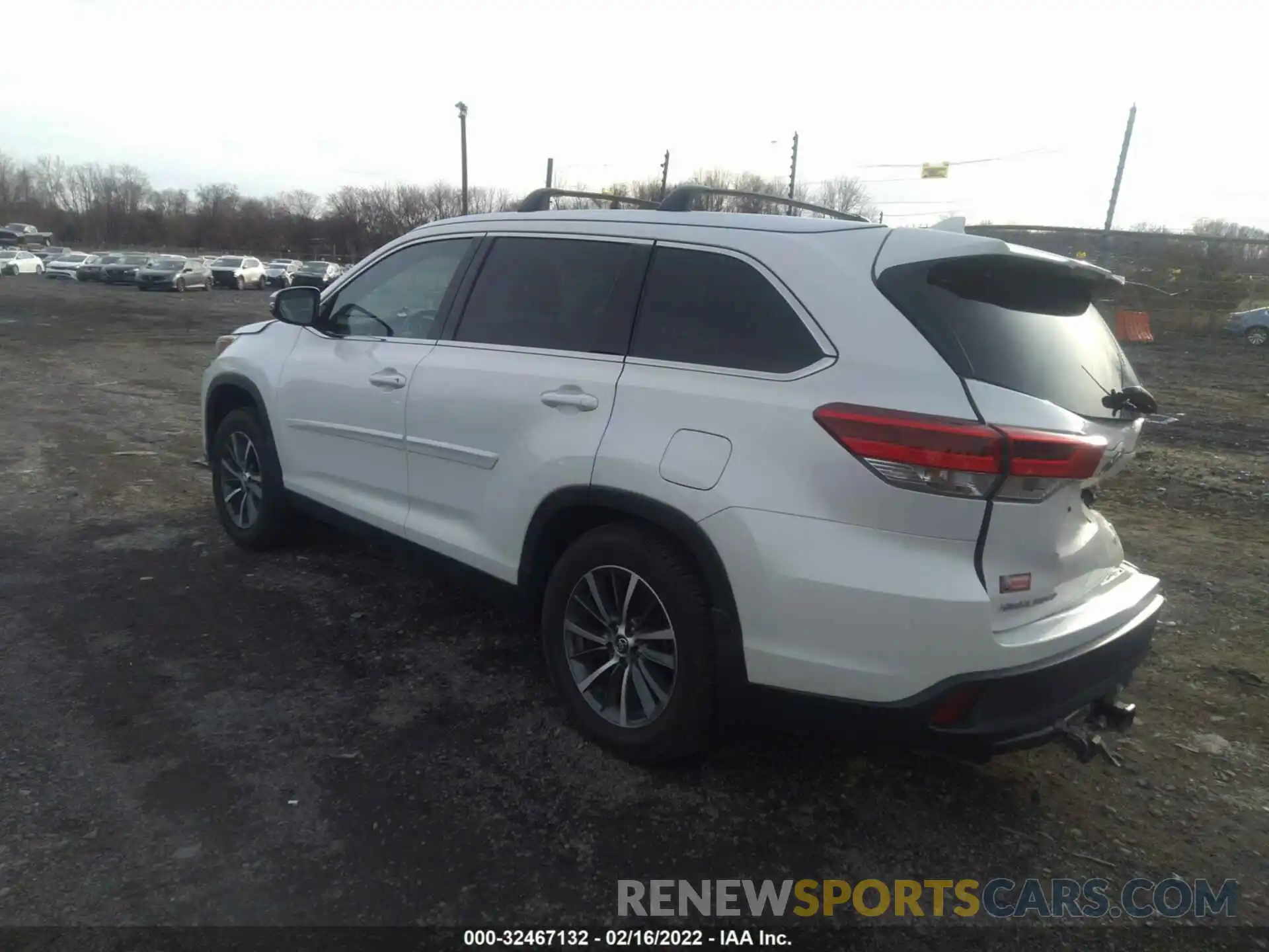 3 Photograph of a damaged car 5TDJZRFH7KS593139 TOYOTA HIGHLANDER 2019