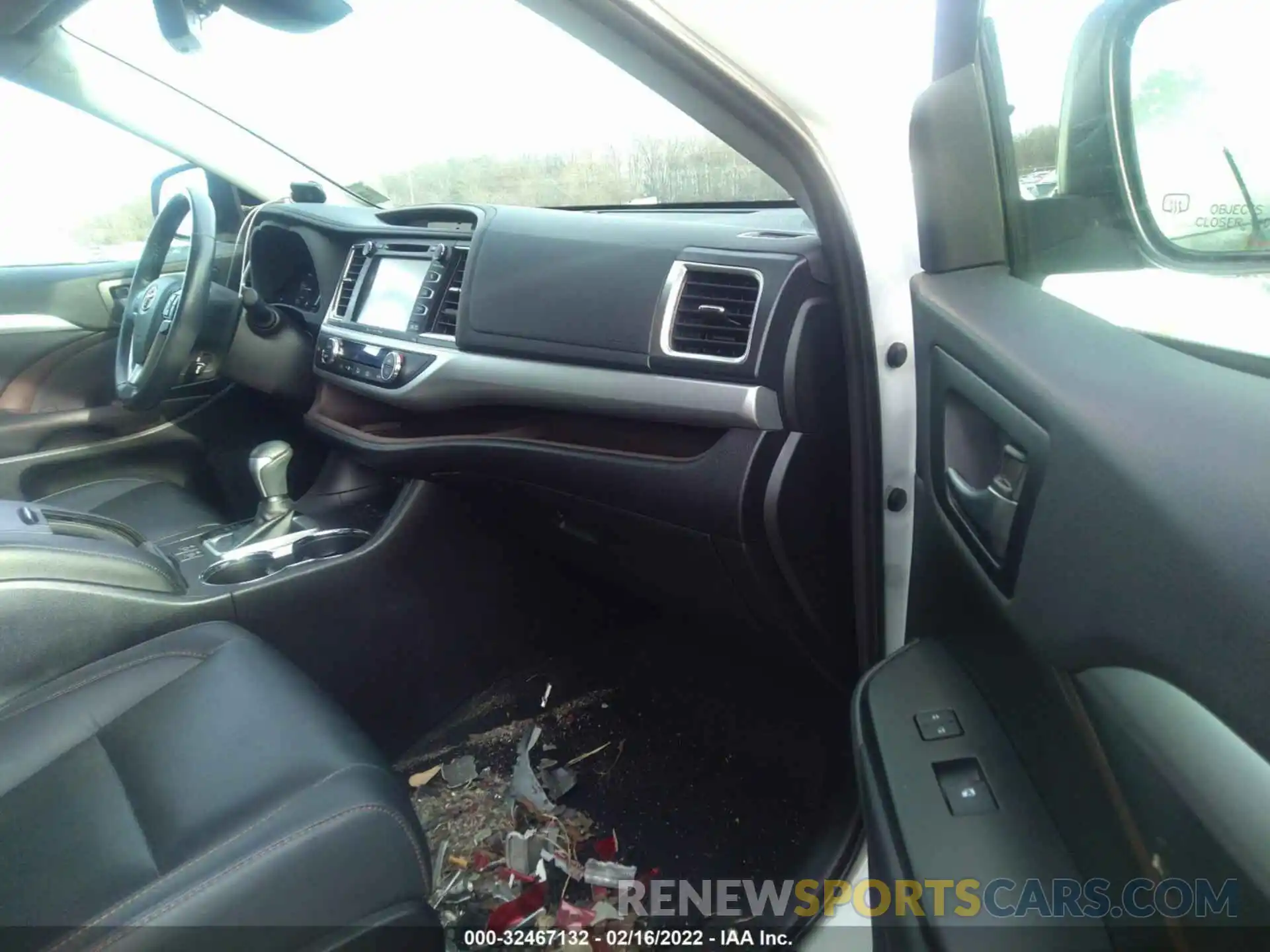 5 Photograph of a damaged car 5TDJZRFH7KS593139 TOYOTA HIGHLANDER 2019