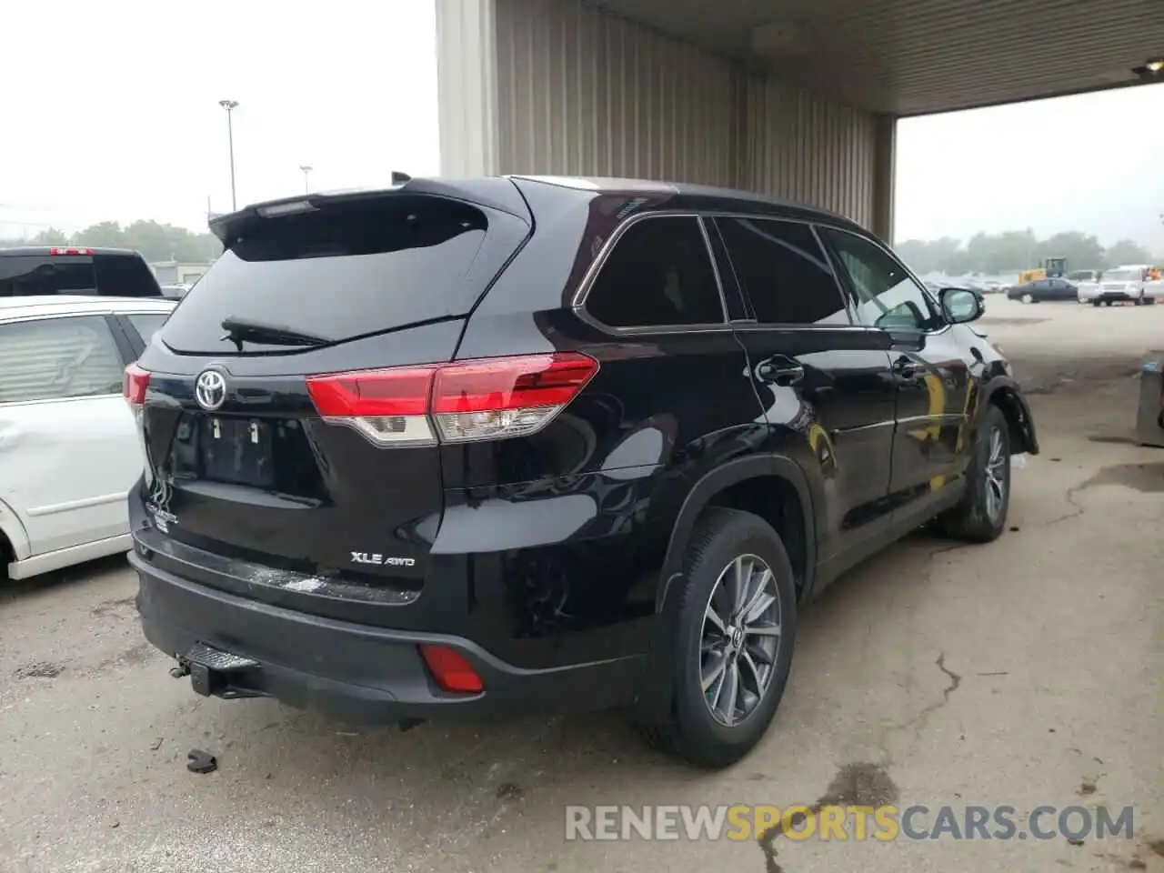 4 Photograph of a damaged car 5TDJZRFH7KS594307 TOYOTA HIGHLANDER 2019