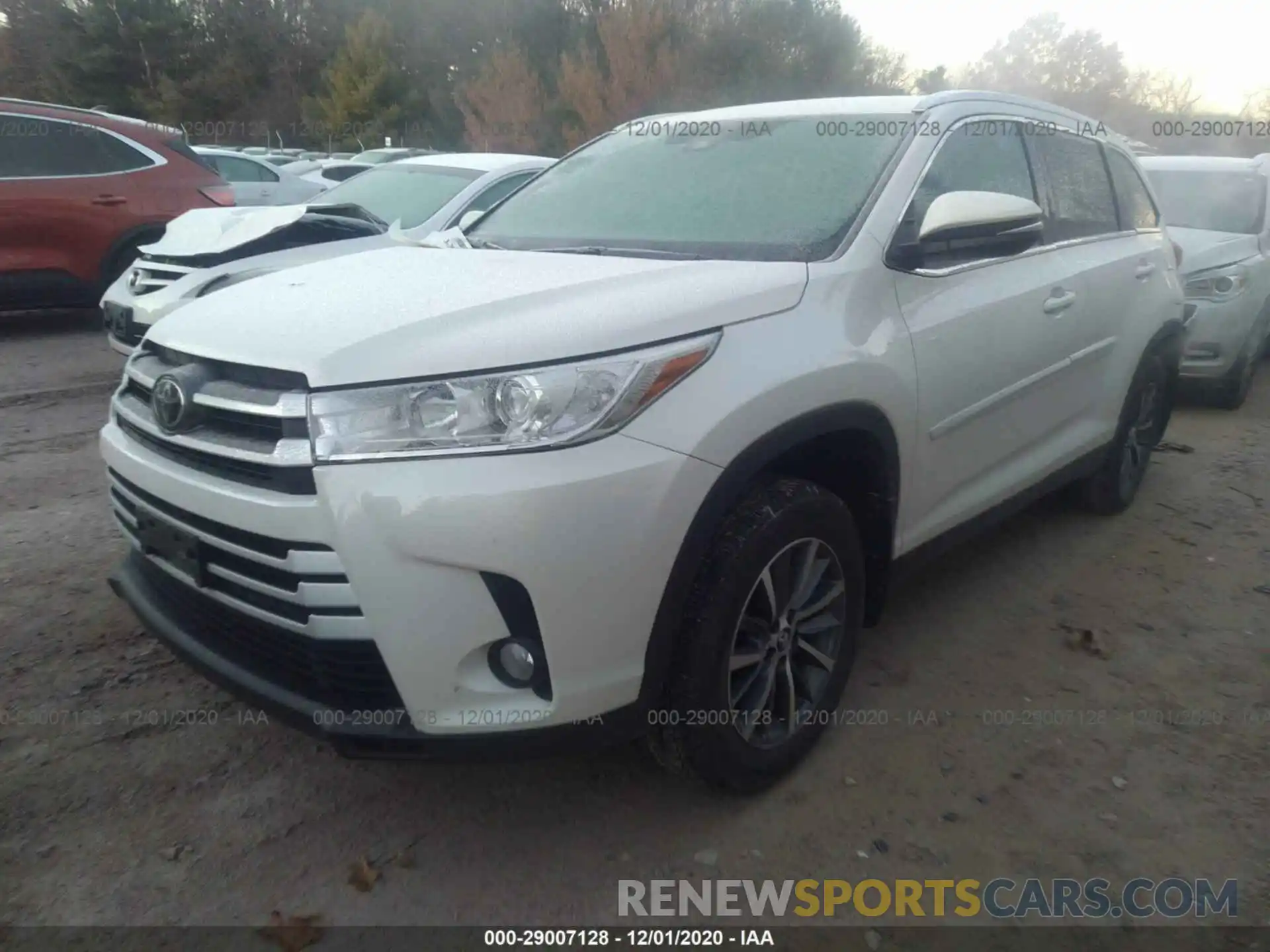 2 Photograph of a damaged car 5TDJZRFH7KS596753 TOYOTA HIGHLANDER 2019