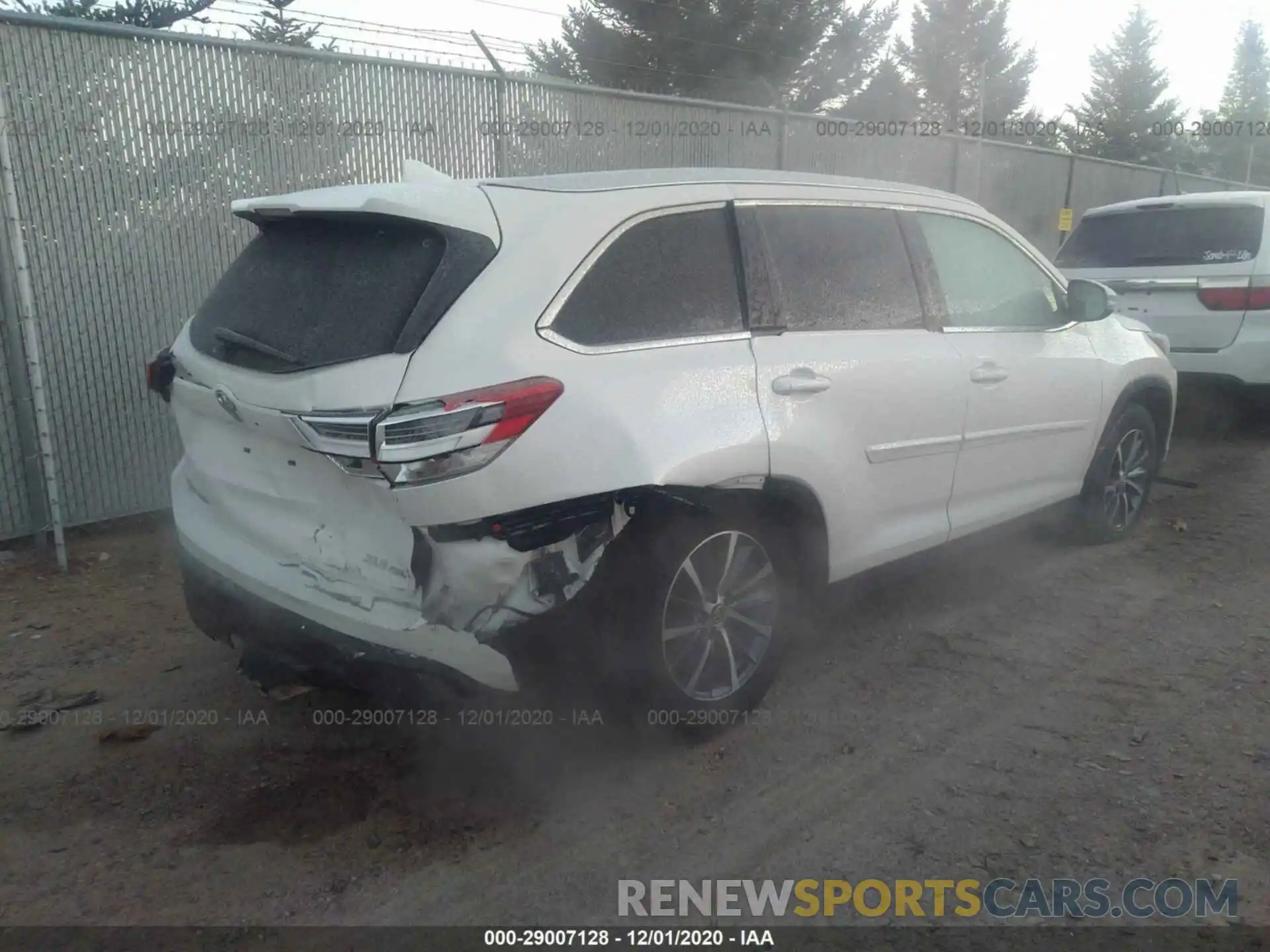 4 Photograph of a damaged car 5TDJZRFH7KS596753 TOYOTA HIGHLANDER 2019