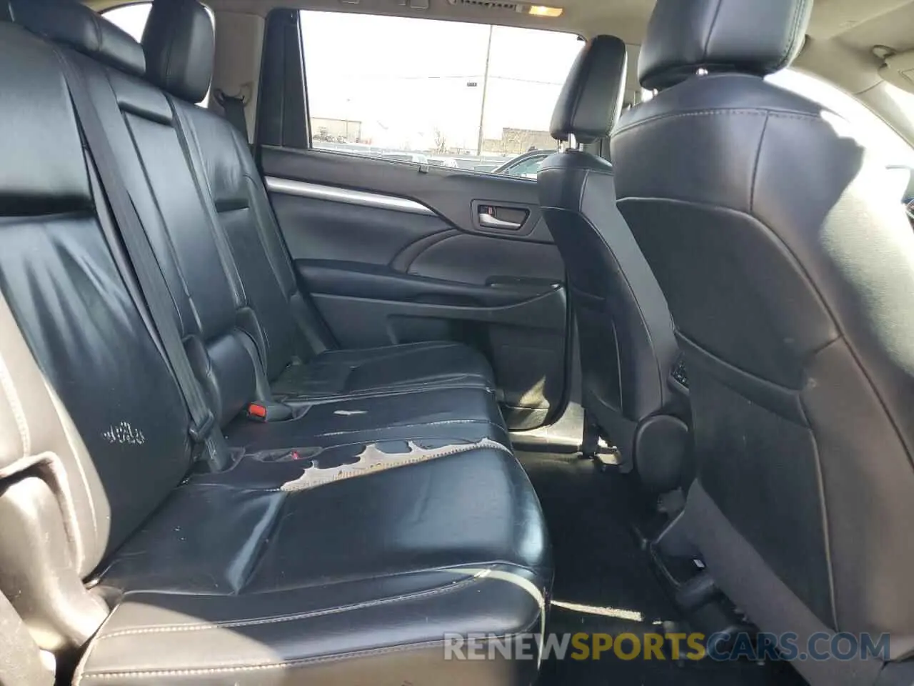 11 Photograph of a damaged car 5TDJZRFH7KS600820 TOYOTA HIGHLANDER 2019