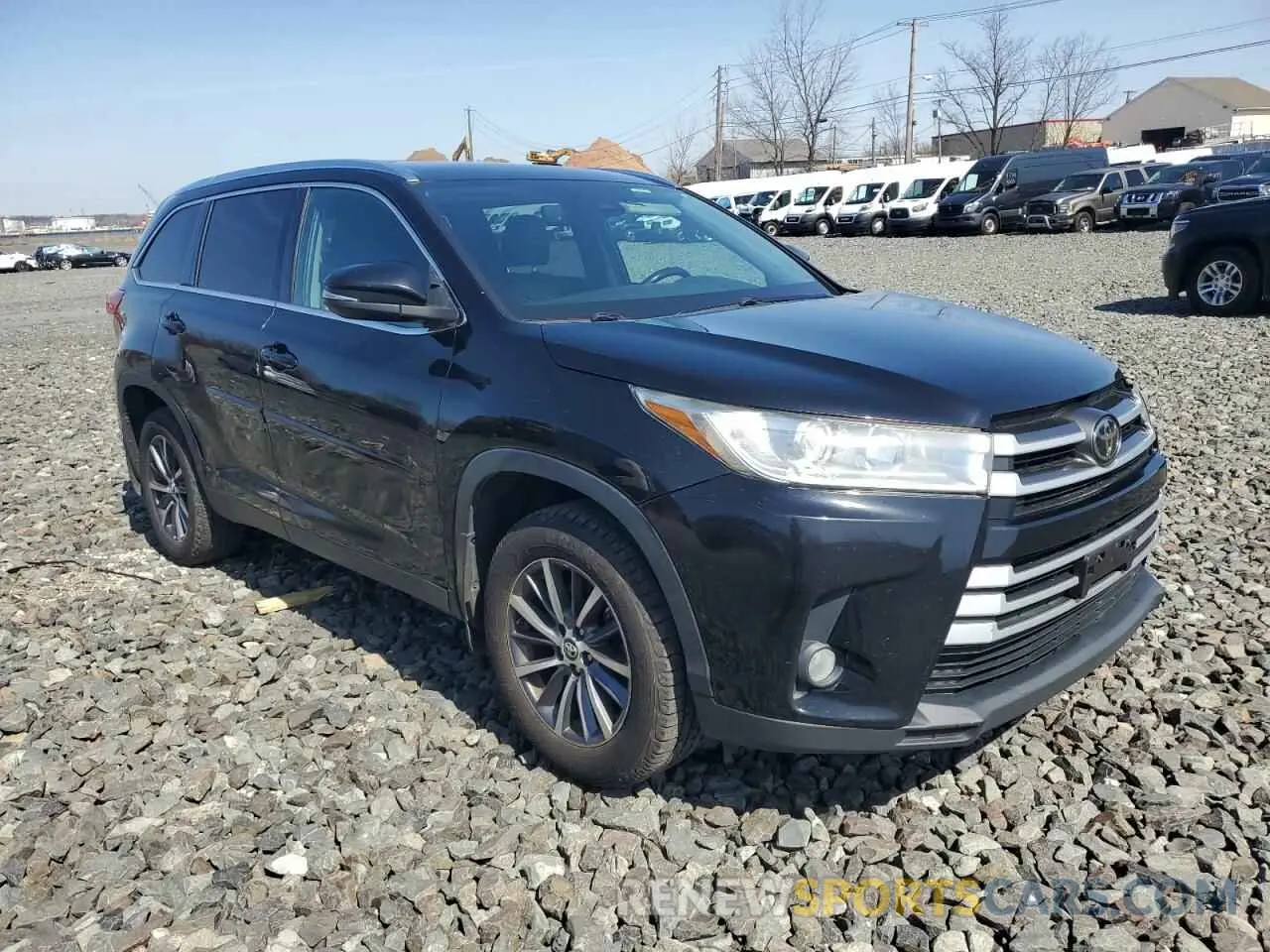 4 Photograph of a damaged car 5TDJZRFH7KS600820 TOYOTA HIGHLANDER 2019