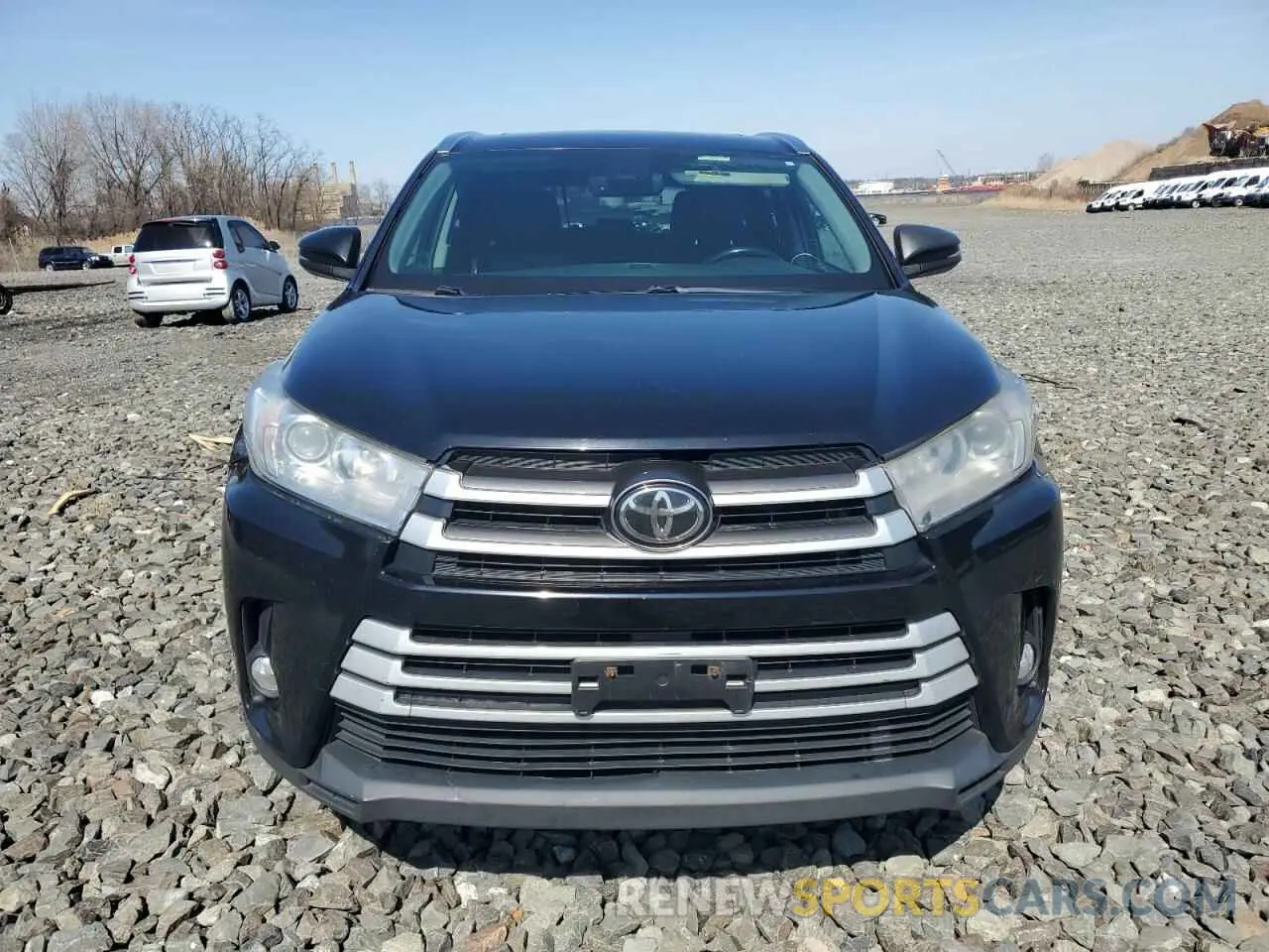 5 Photograph of a damaged car 5TDJZRFH7KS600820 TOYOTA HIGHLANDER 2019
