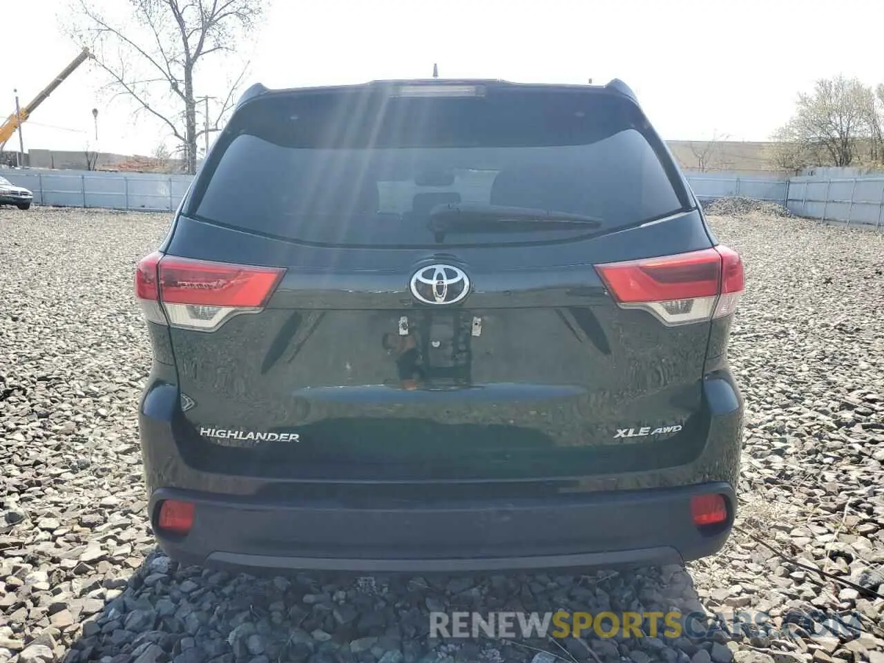 6 Photograph of a damaged car 5TDJZRFH7KS600820 TOYOTA HIGHLANDER 2019