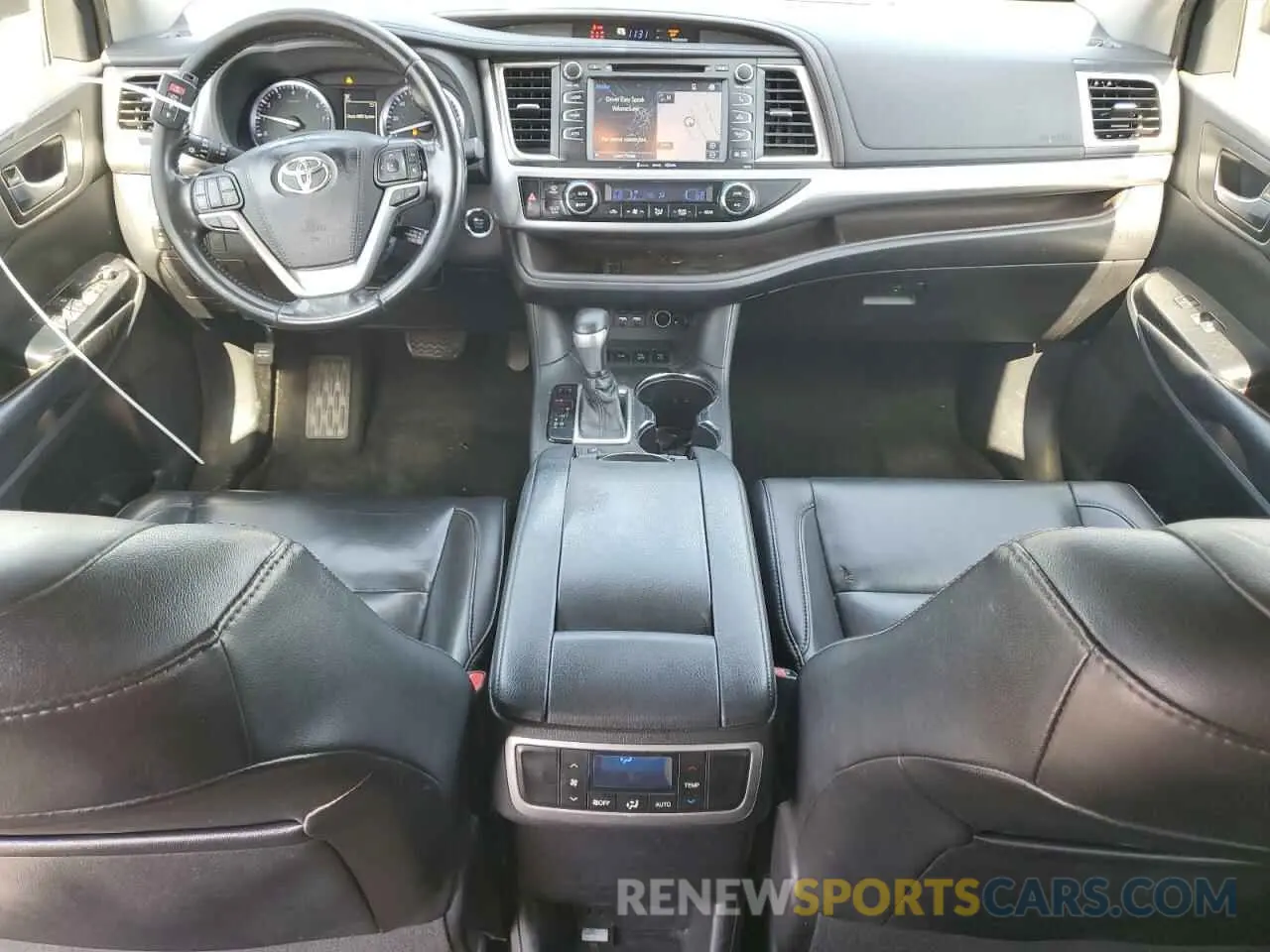 8 Photograph of a damaged car 5TDJZRFH7KS600820 TOYOTA HIGHLANDER 2019