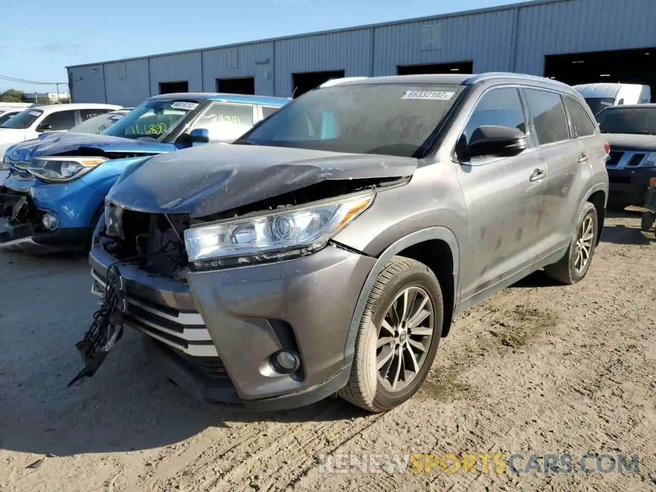 2 Photograph of a damaged car 5TDJZRFH7KS602843 TOYOTA HIGHLANDER 2019