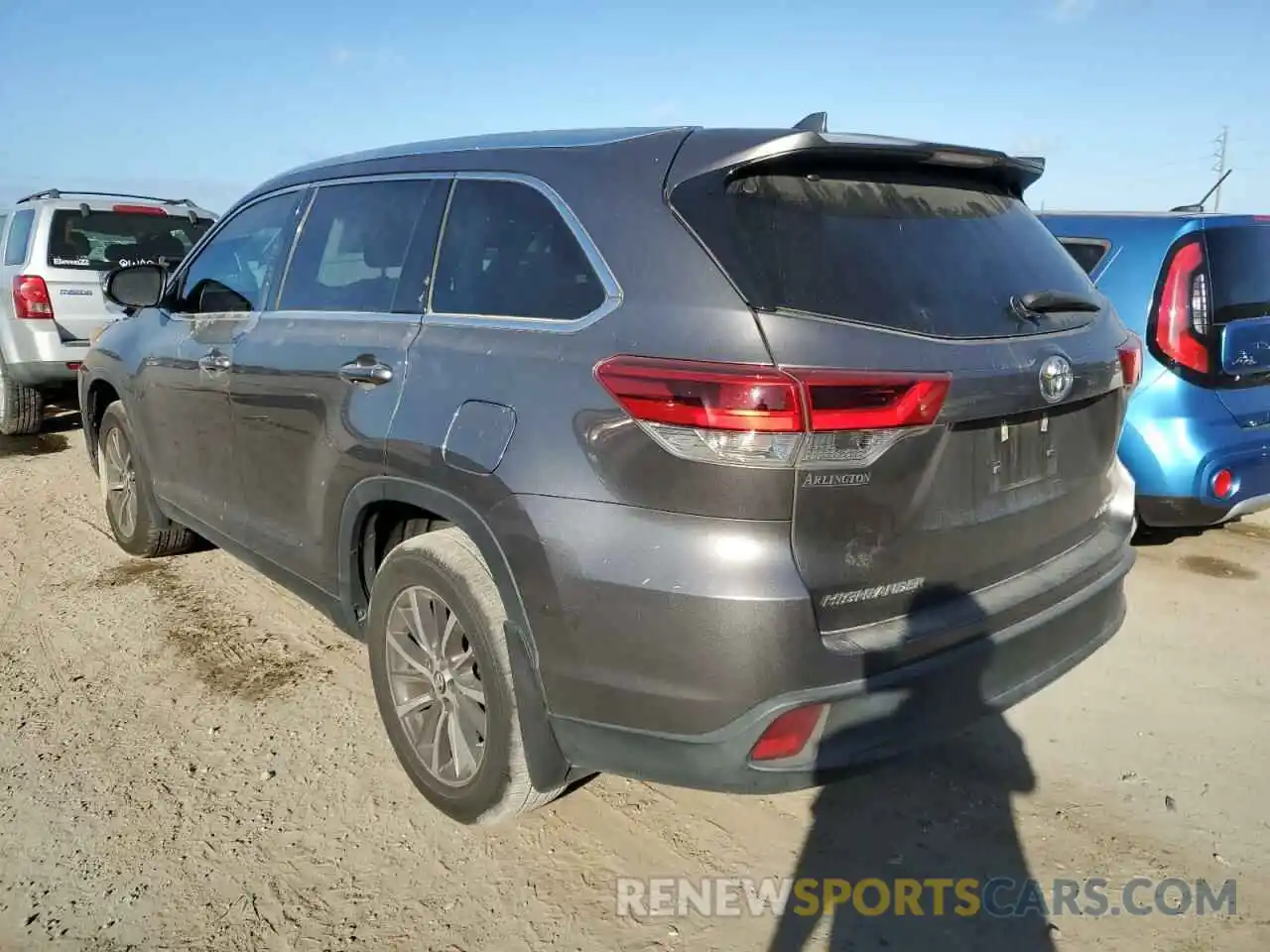 3 Photograph of a damaged car 5TDJZRFH7KS602843 TOYOTA HIGHLANDER 2019