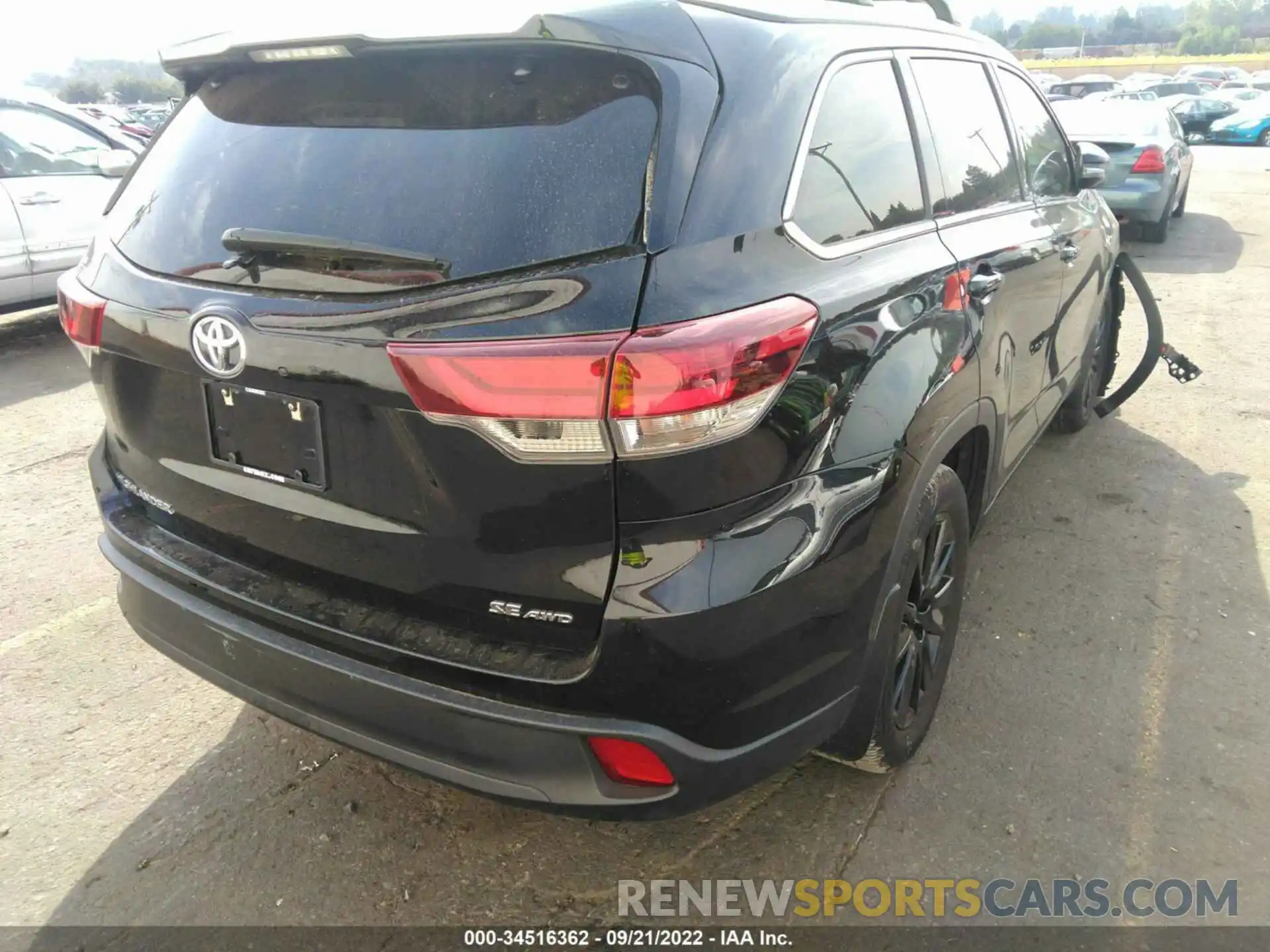 4 Photograph of a damaged car 5TDJZRFH7KS603331 TOYOTA HIGHLANDER 2019