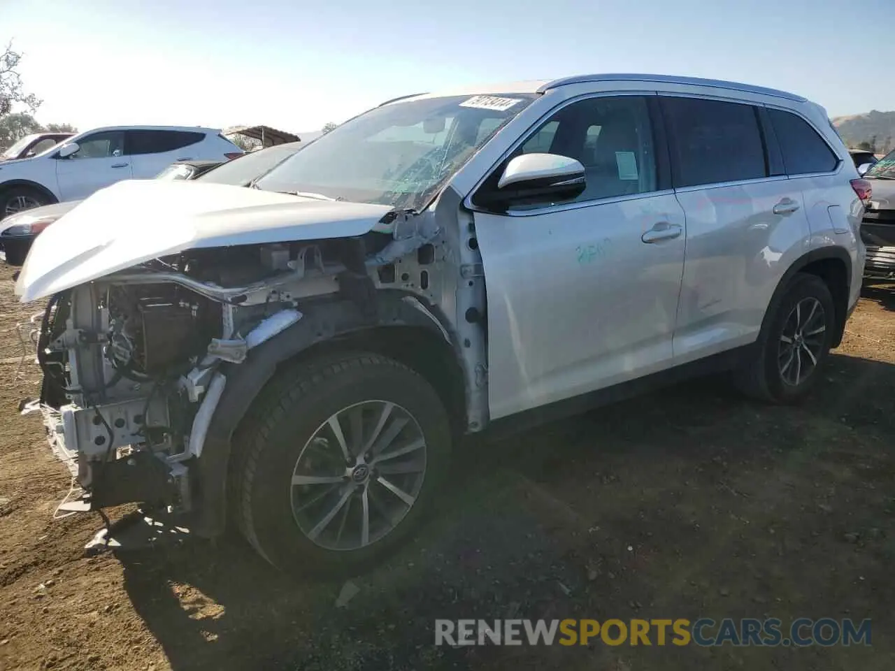 1 Photograph of a damaged car 5TDJZRFH7KS605368 TOYOTA HIGHLANDER 2019