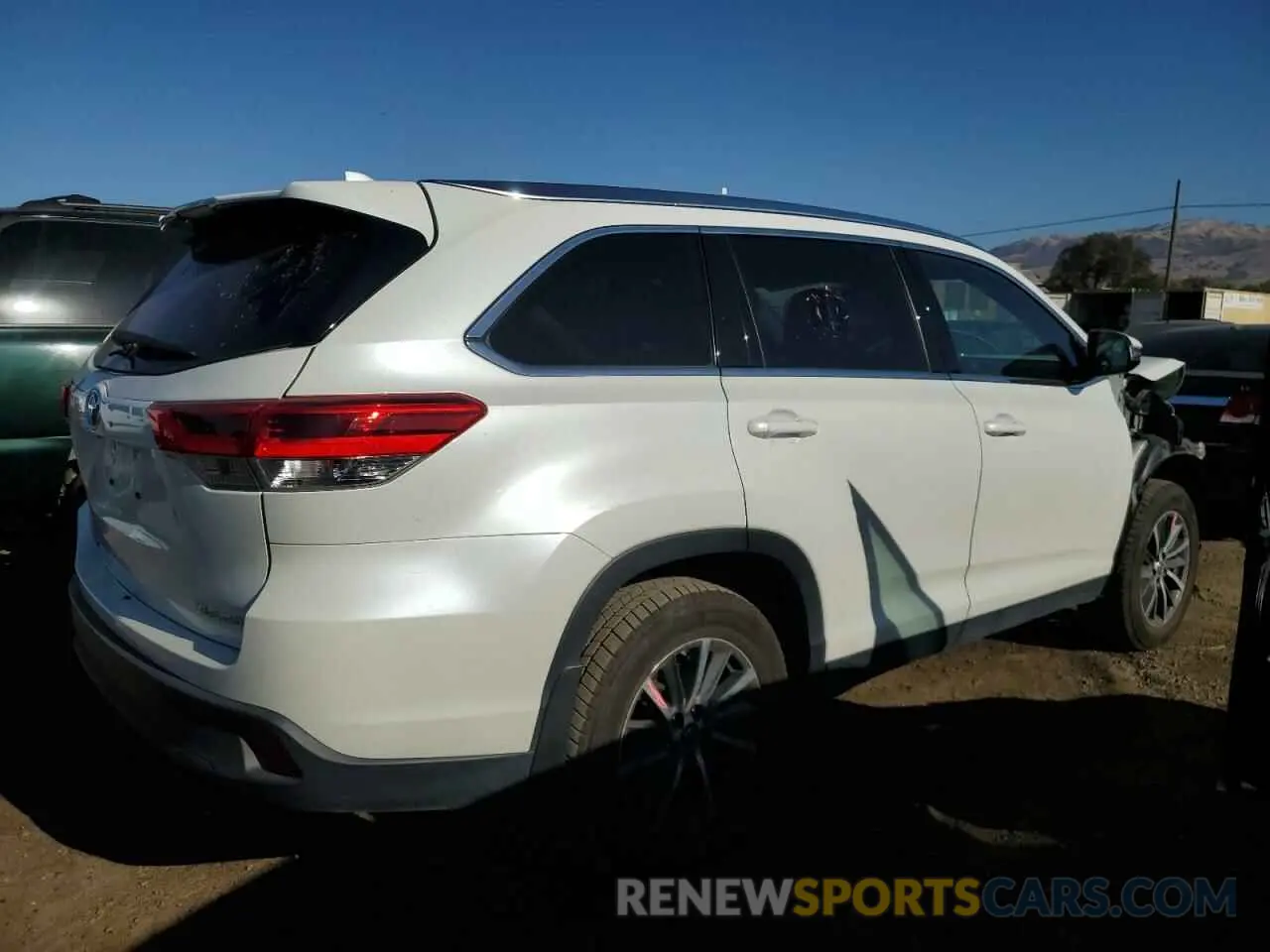 3 Photograph of a damaged car 5TDJZRFH7KS605368 TOYOTA HIGHLANDER 2019