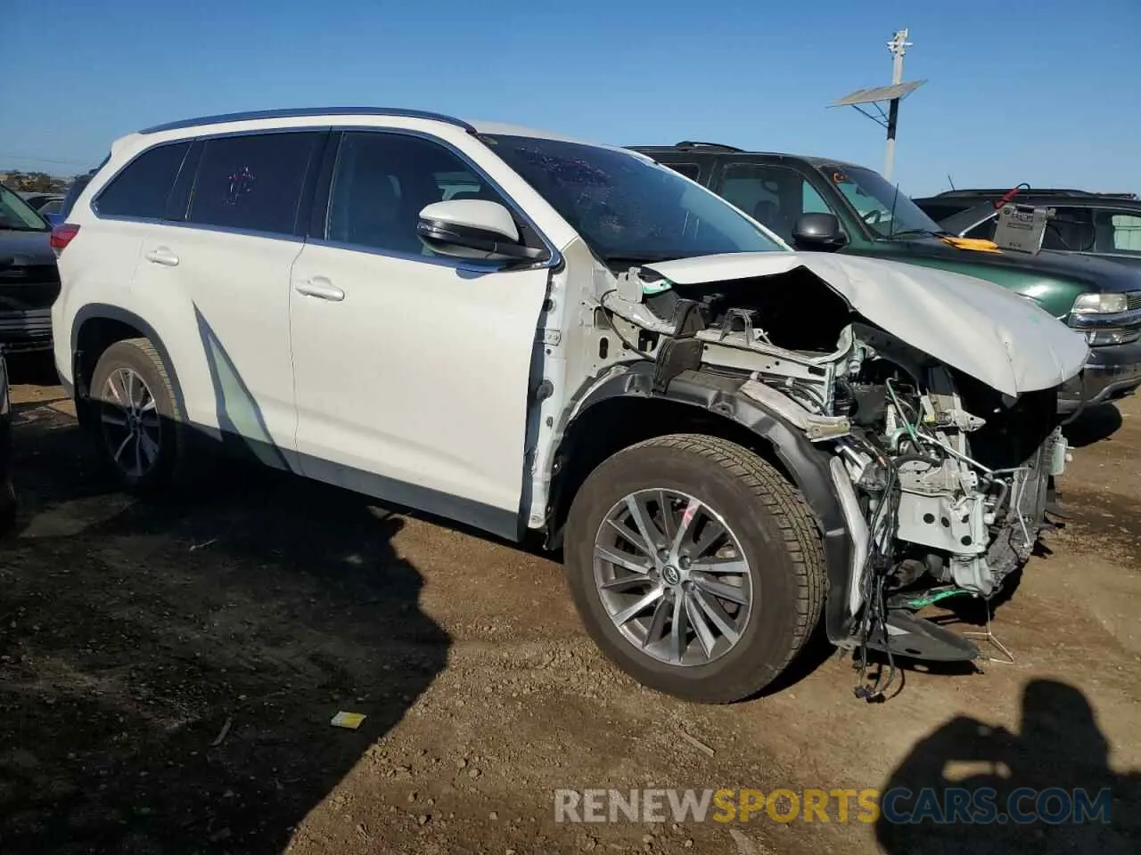 4 Photograph of a damaged car 5TDJZRFH7KS605368 TOYOTA HIGHLANDER 2019