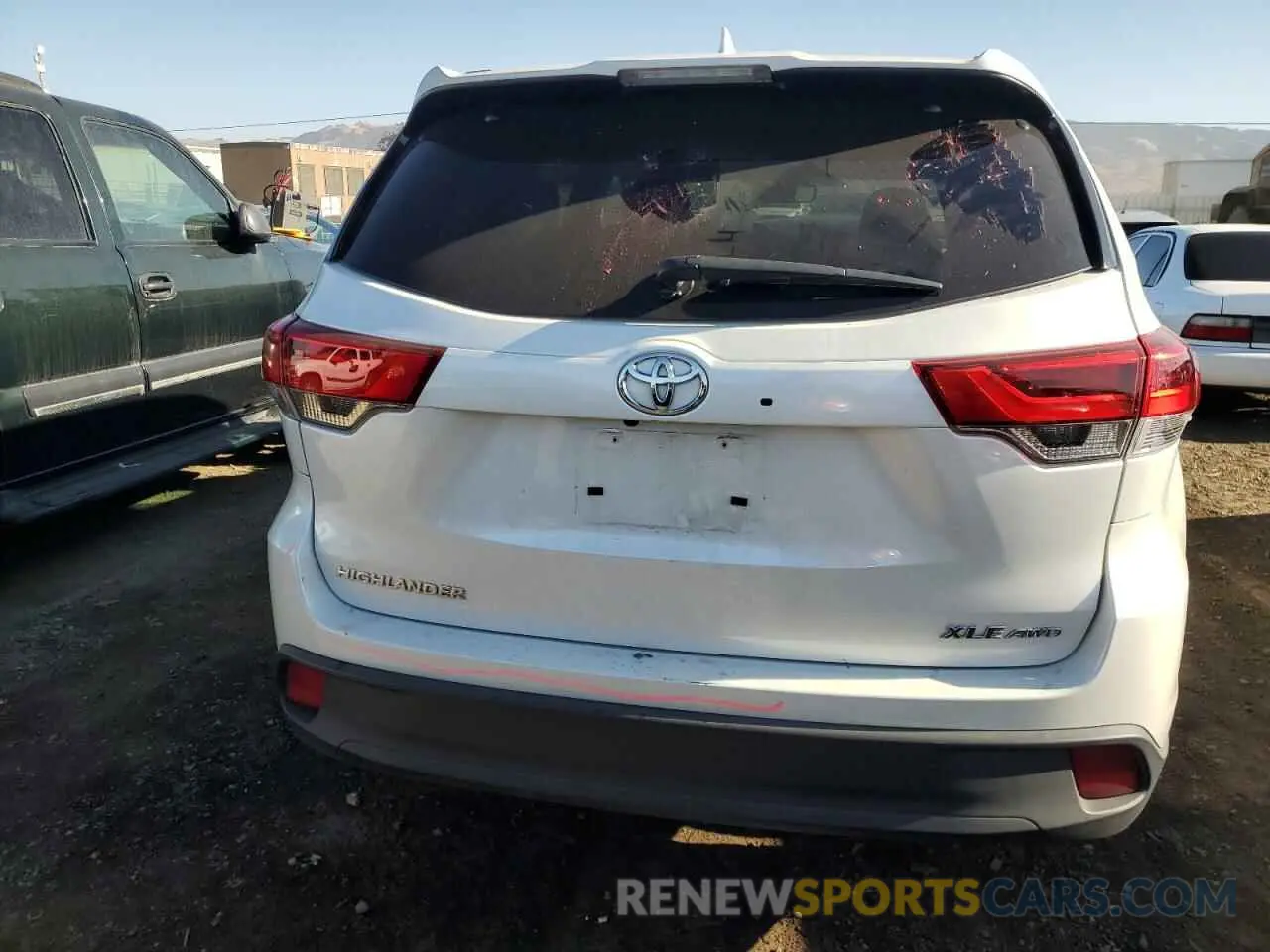 6 Photograph of a damaged car 5TDJZRFH7KS605368 TOYOTA HIGHLANDER 2019