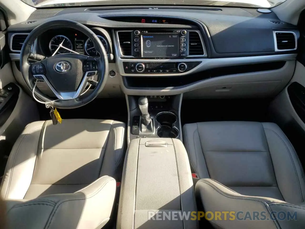 8 Photograph of a damaged car 5TDJZRFH7KS605368 TOYOTA HIGHLANDER 2019