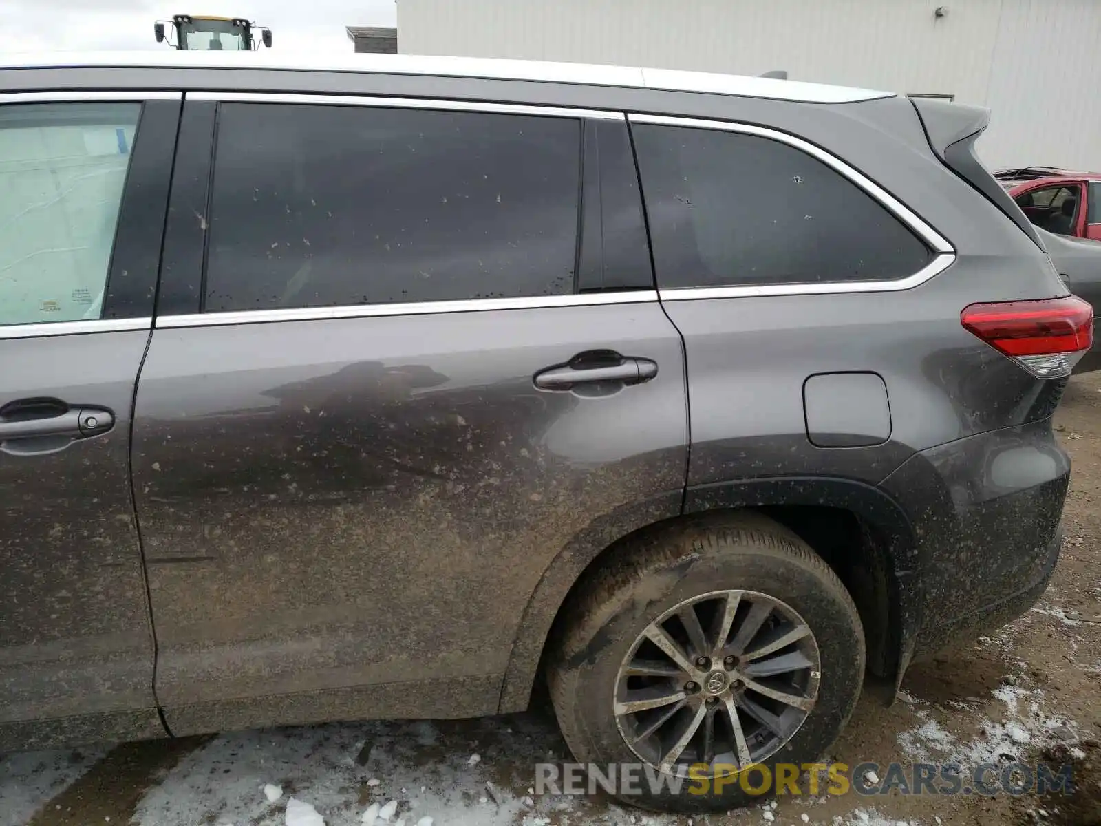 9 Photograph of a damaged car 5TDJZRFH7KS607587 TOYOTA HIGHLANDER 2019