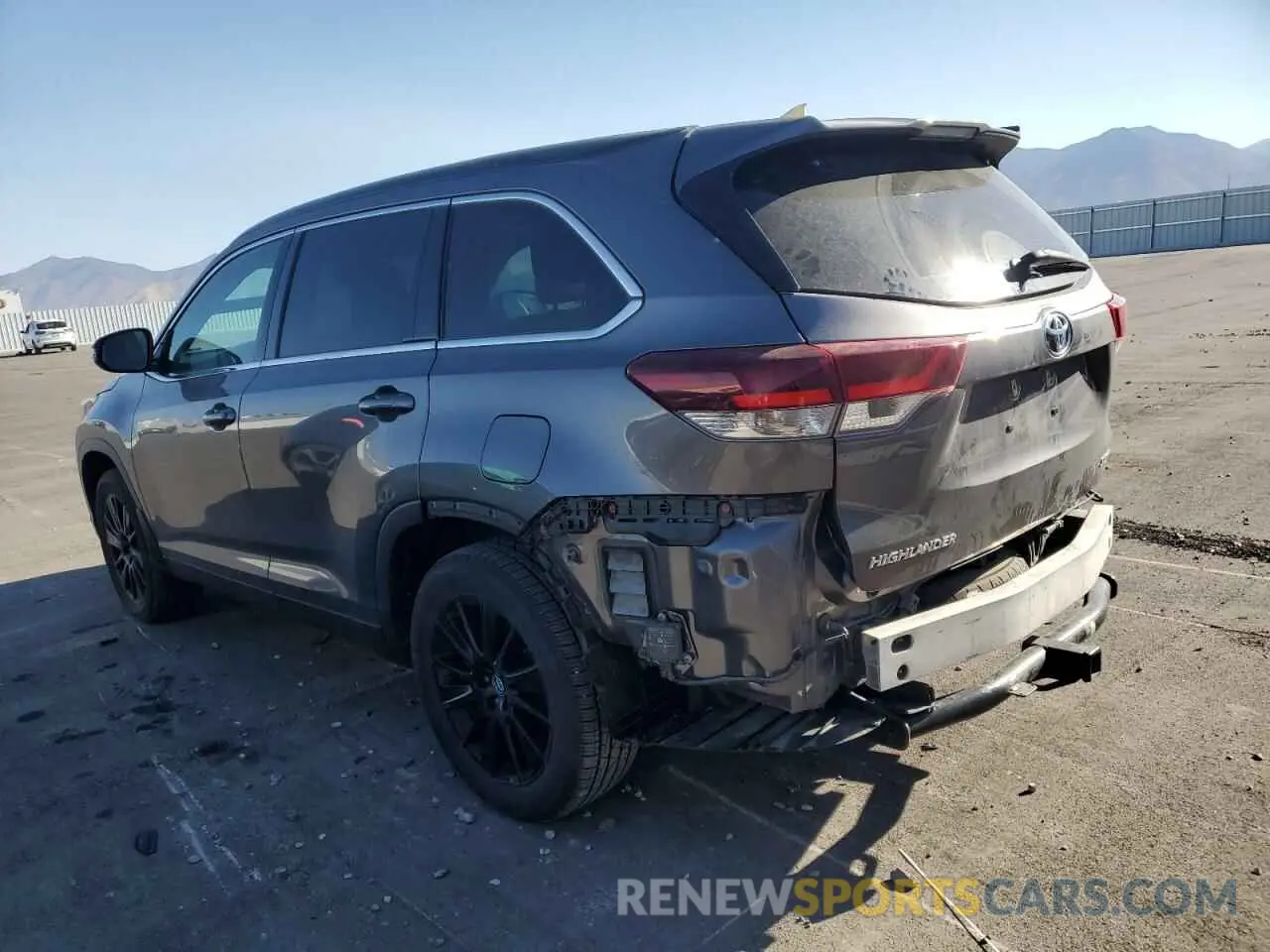2 Photograph of a damaged car 5TDJZRFH7KS608223 TOYOTA HIGHLANDER 2019
