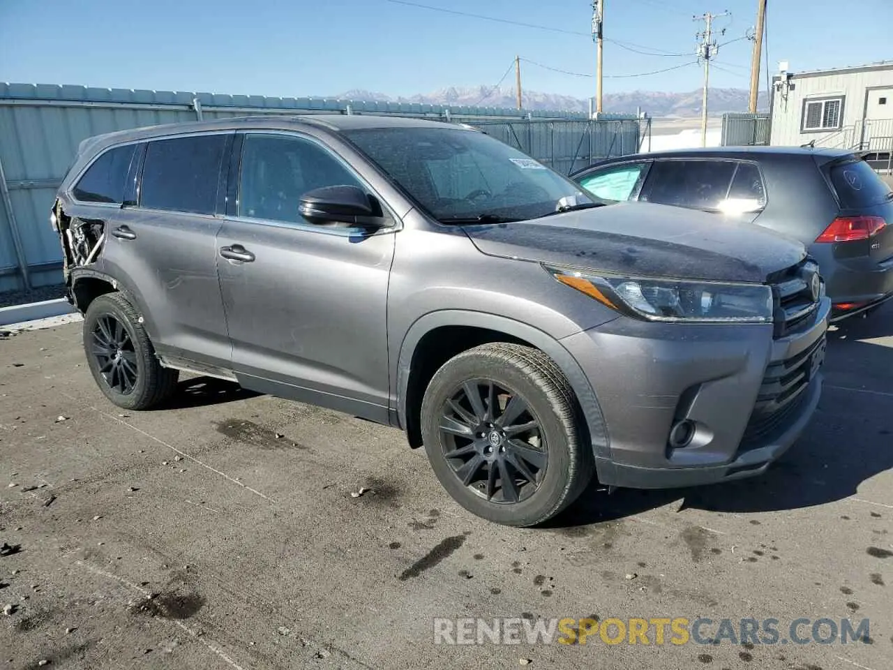 4 Photograph of a damaged car 5TDJZRFH7KS608223 TOYOTA HIGHLANDER 2019