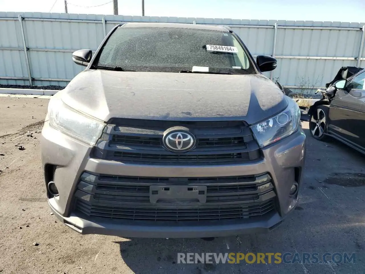 5 Photograph of a damaged car 5TDJZRFH7KS608223 TOYOTA HIGHLANDER 2019