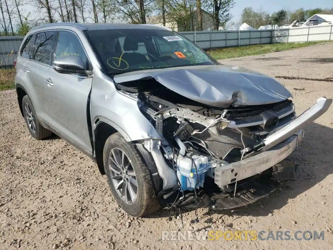 1 Photograph of a damaged car 5TDJZRFH7KS611879 TOYOTA HIGHLANDER 2019