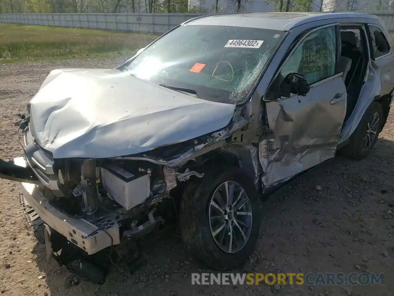 9 Photograph of a damaged car 5TDJZRFH7KS611879 TOYOTA HIGHLANDER 2019