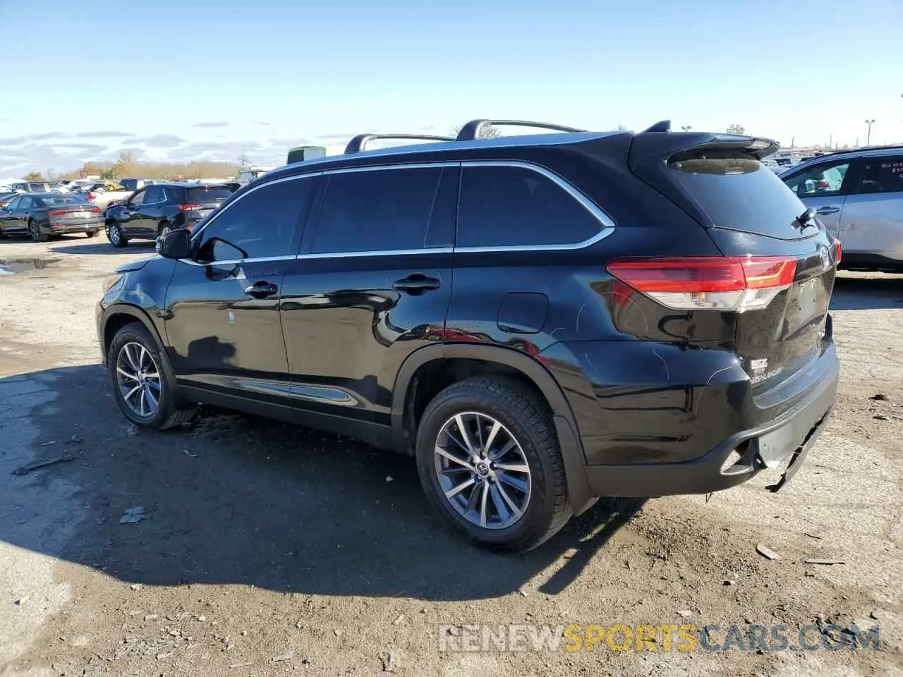 2 Photograph of a damaged car 5TDJZRFH7KS614491 TOYOTA HIGHLANDER 2019