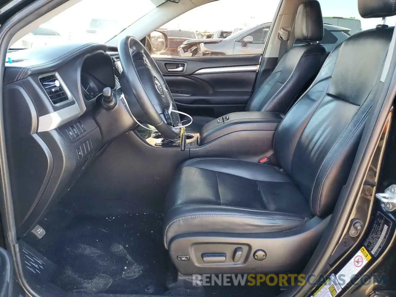 7 Photograph of a damaged car 5TDJZRFH7KS614491 TOYOTA HIGHLANDER 2019