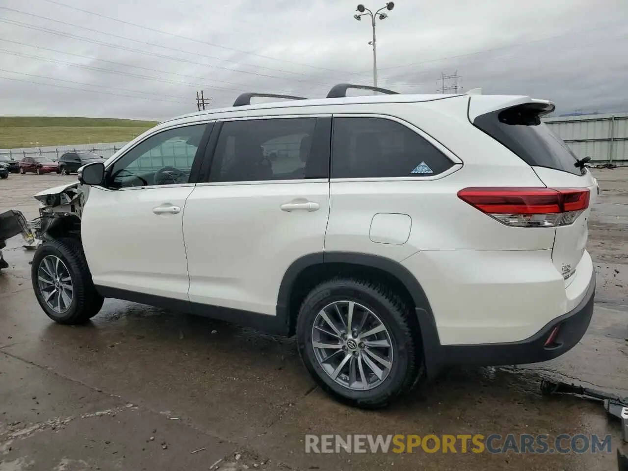 2 Photograph of a damaged car 5TDJZRFH7KS615625 TOYOTA HIGHLANDER 2019