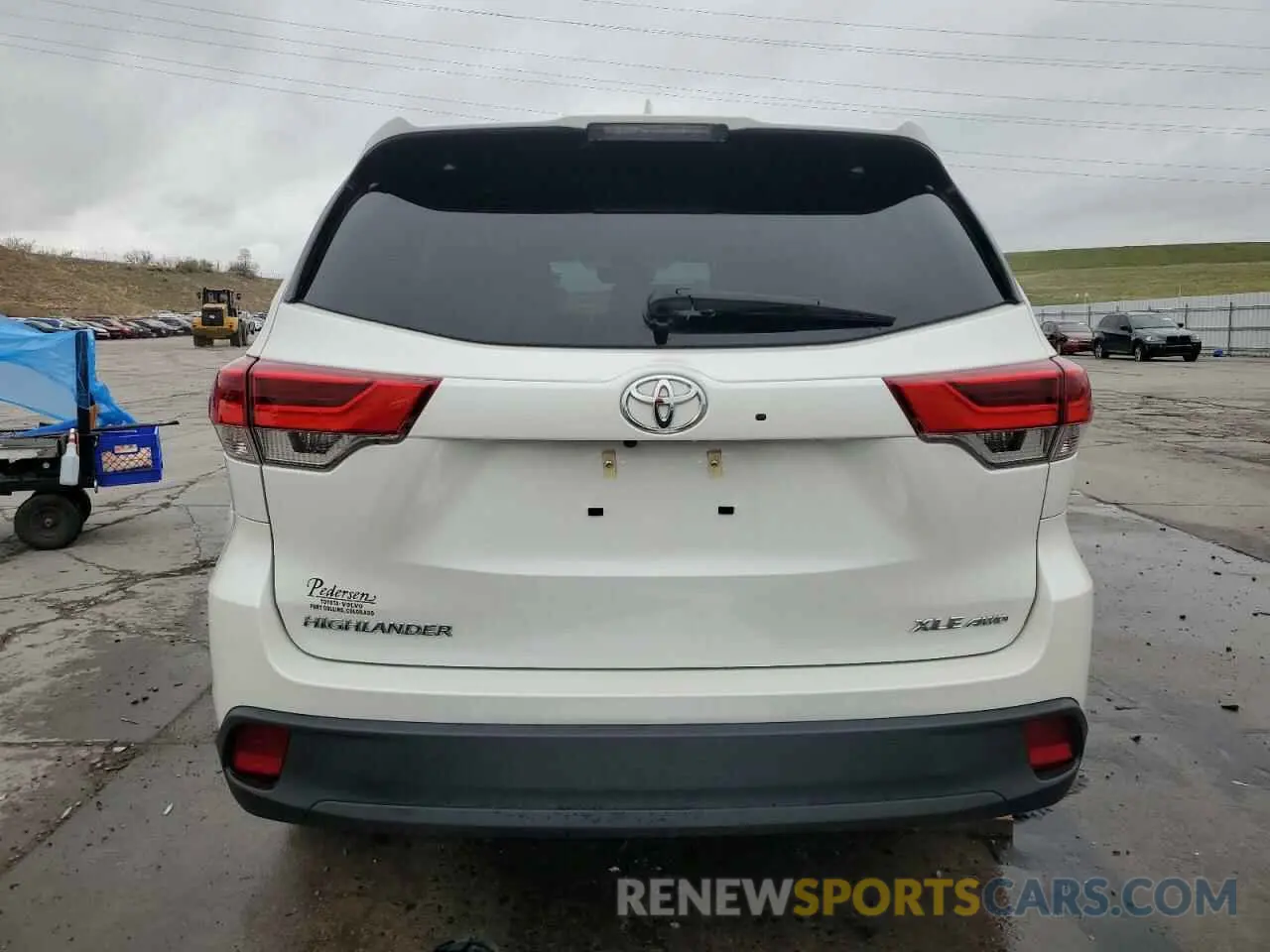 6 Photograph of a damaged car 5TDJZRFH7KS615625 TOYOTA HIGHLANDER 2019
