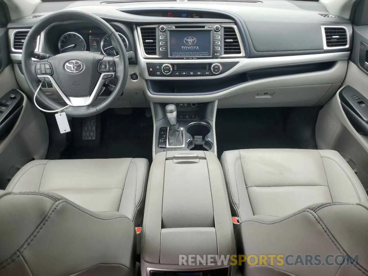 8 Photograph of a damaged car 5TDJZRFH7KS615625 TOYOTA HIGHLANDER 2019