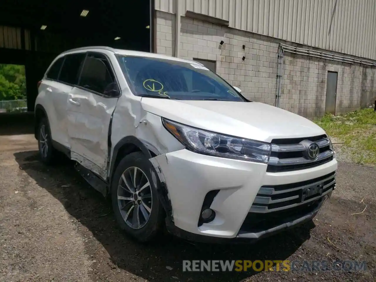 1 Photograph of a damaged car 5TDJZRFH7KS615818 TOYOTA HIGHLANDER 2019