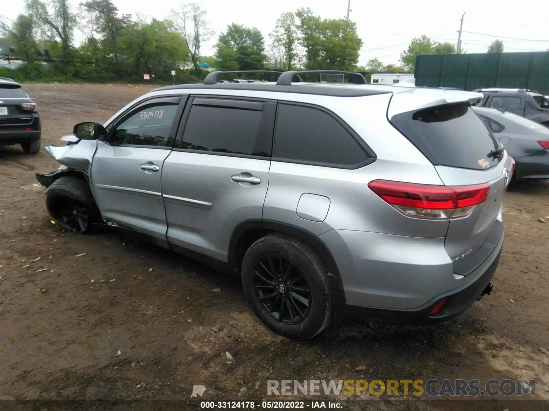 3 Photograph of a damaged car 5TDJZRFH7KS619495 TOYOTA HIGHLANDER 2019