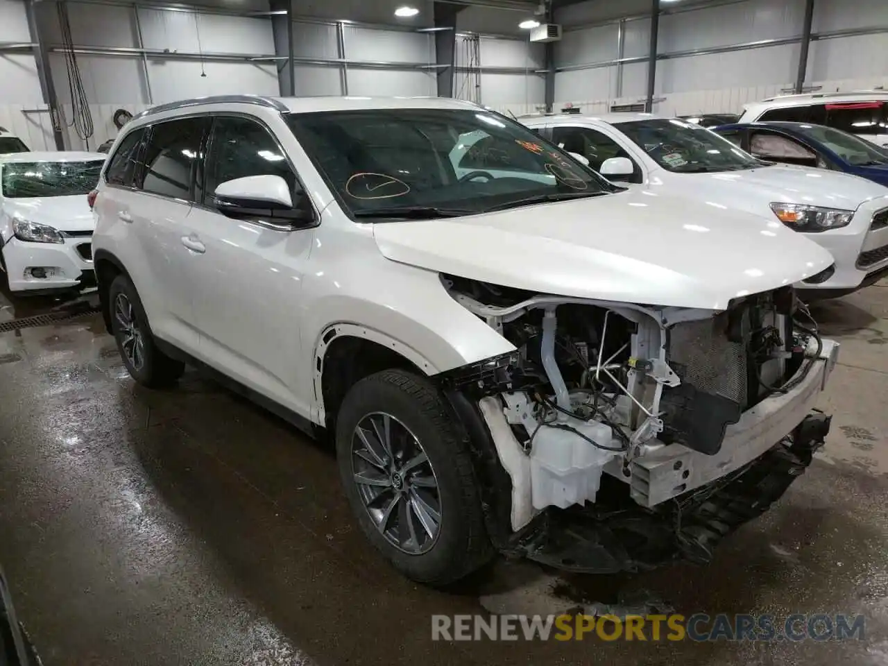 1 Photograph of a damaged car 5TDJZRFH7KS621702 TOYOTA HIGHLANDER 2019