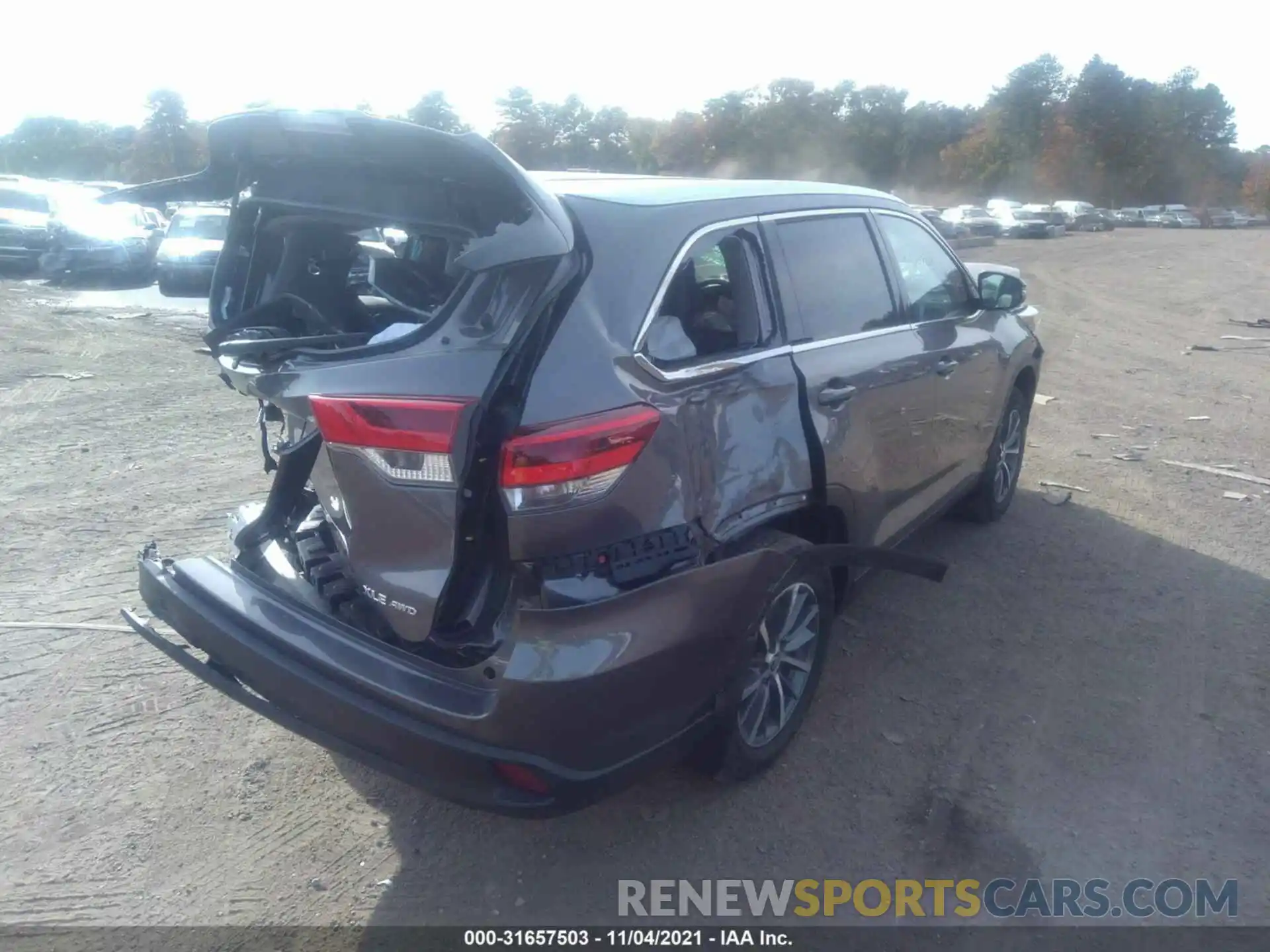 4 Photograph of a damaged car 5TDJZRFH7KS625572 TOYOTA HIGHLANDER 2019