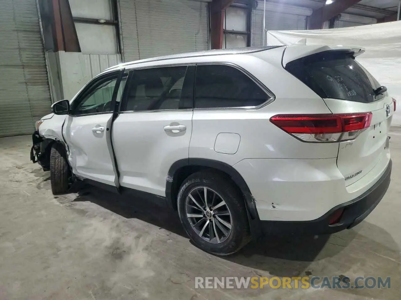 2 Photograph of a damaged car 5TDJZRFH7KS626513 TOYOTA HIGHLANDER 2019