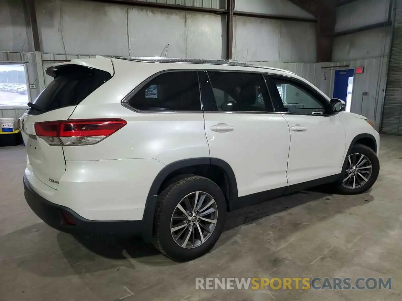 3 Photograph of a damaged car 5TDJZRFH7KS626513 TOYOTA HIGHLANDER 2019