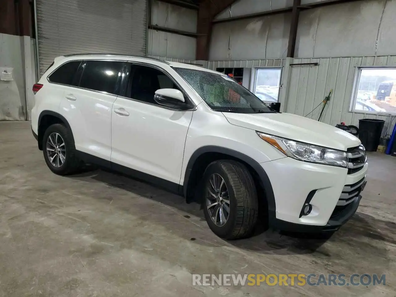 4 Photograph of a damaged car 5TDJZRFH7KS626513 TOYOTA HIGHLANDER 2019