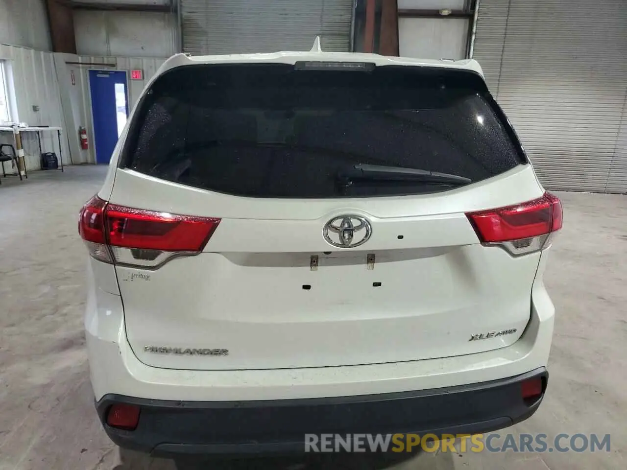 6 Photograph of a damaged car 5TDJZRFH7KS626513 TOYOTA HIGHLANDER 2019