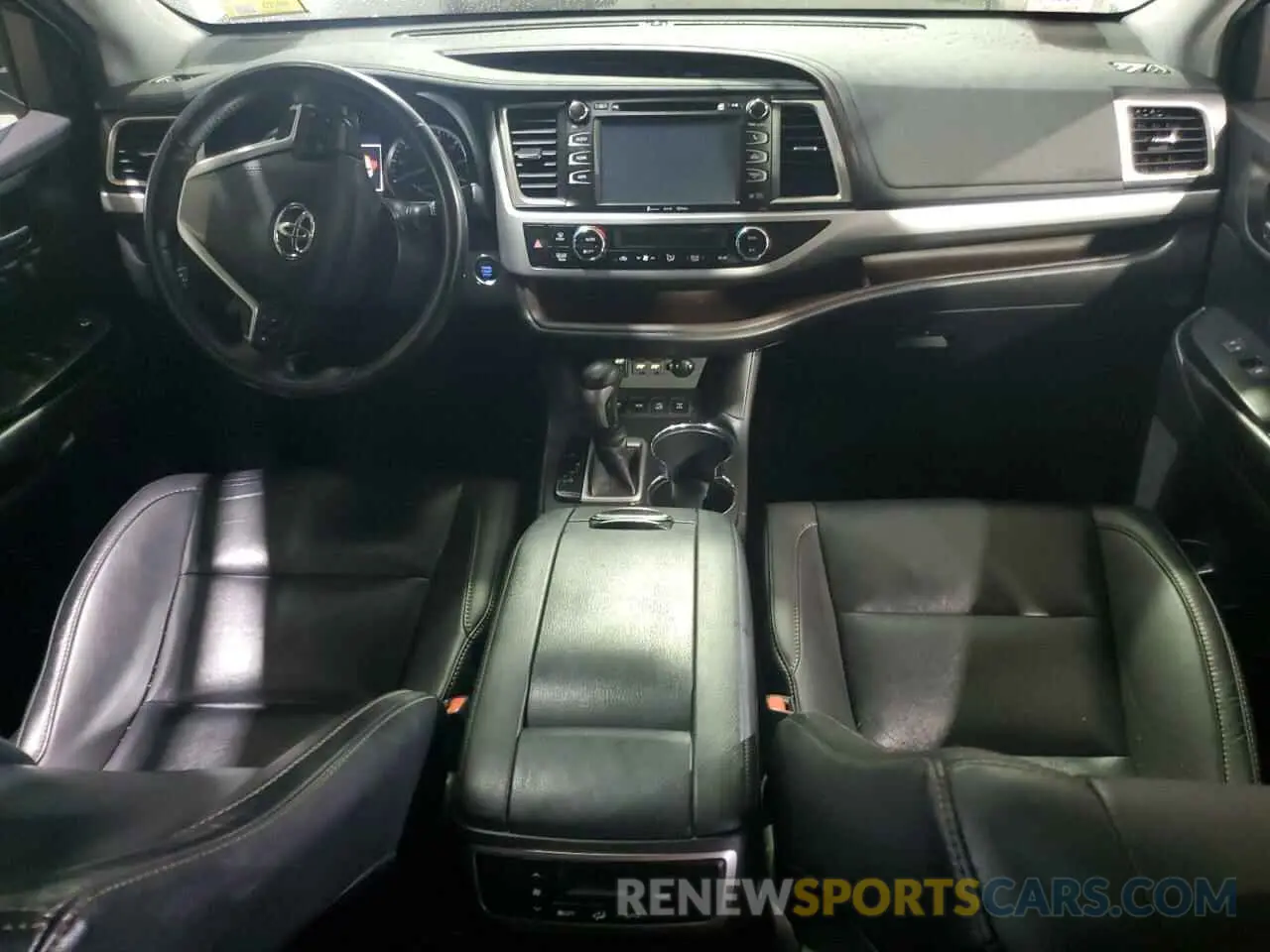 8 Photograph of a damaged car 5TDJZRFH7KS626513 TOYOTA HIGHLANDER 2019